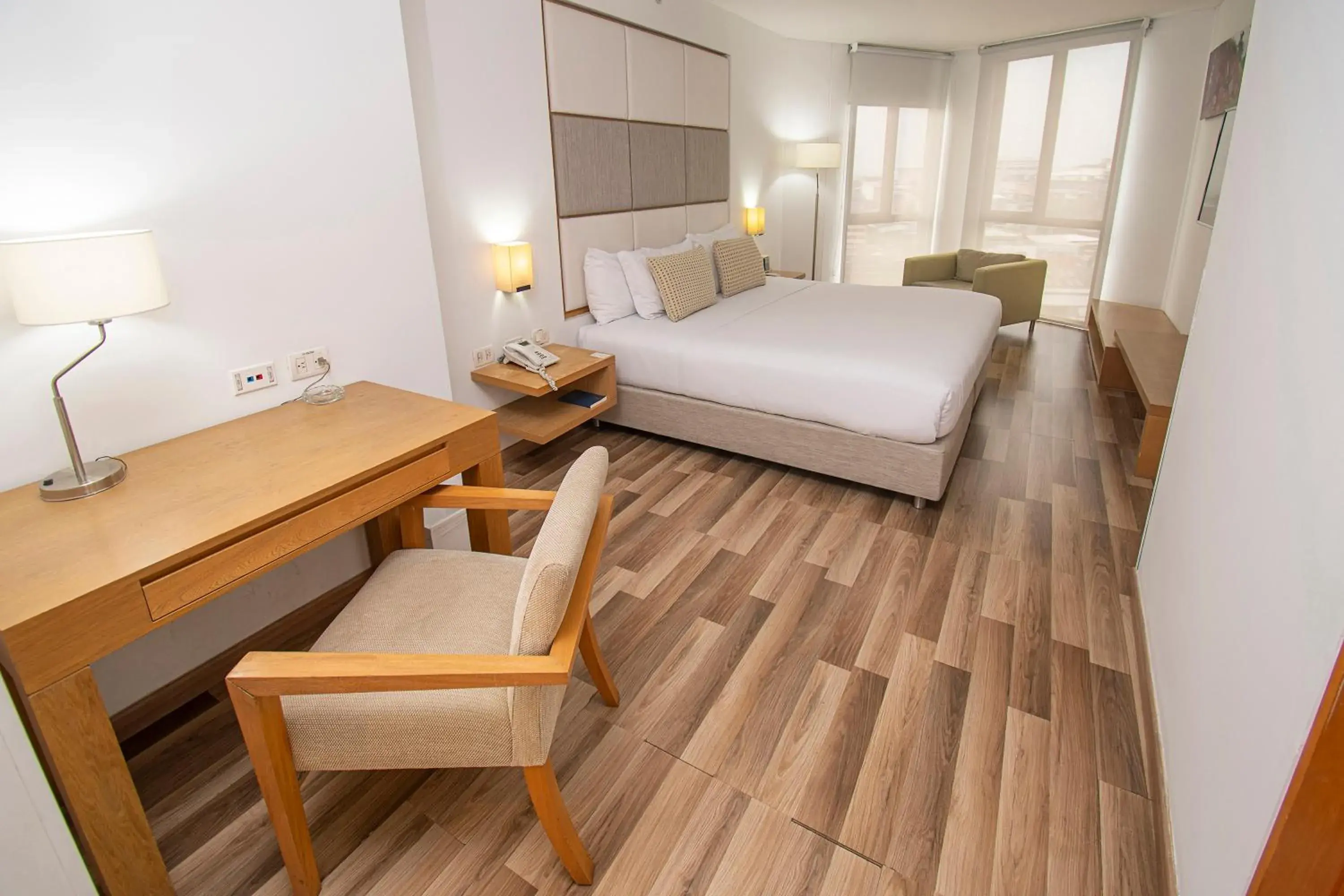 Deluxe King Room in Hotel Cosmos Cali Deluxe King Room in Hotel Cosmos Cali