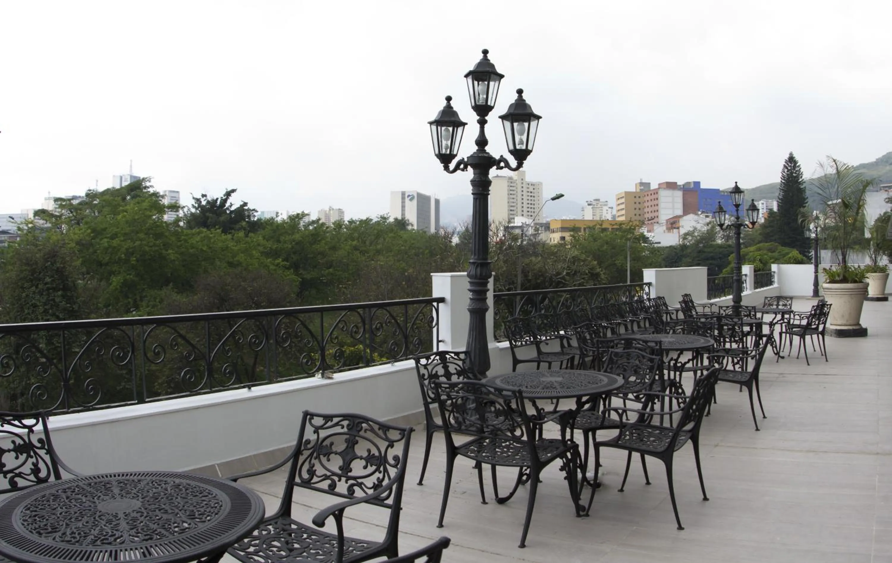 Restaurant/places to eat in Hotel Cosmos Cali