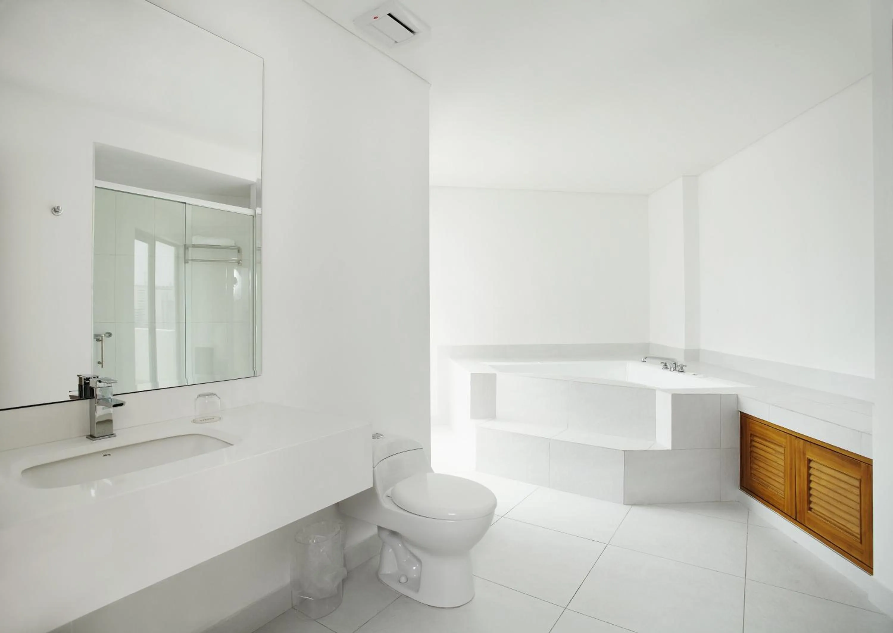 Toilet in Hotel Cosmos Cali