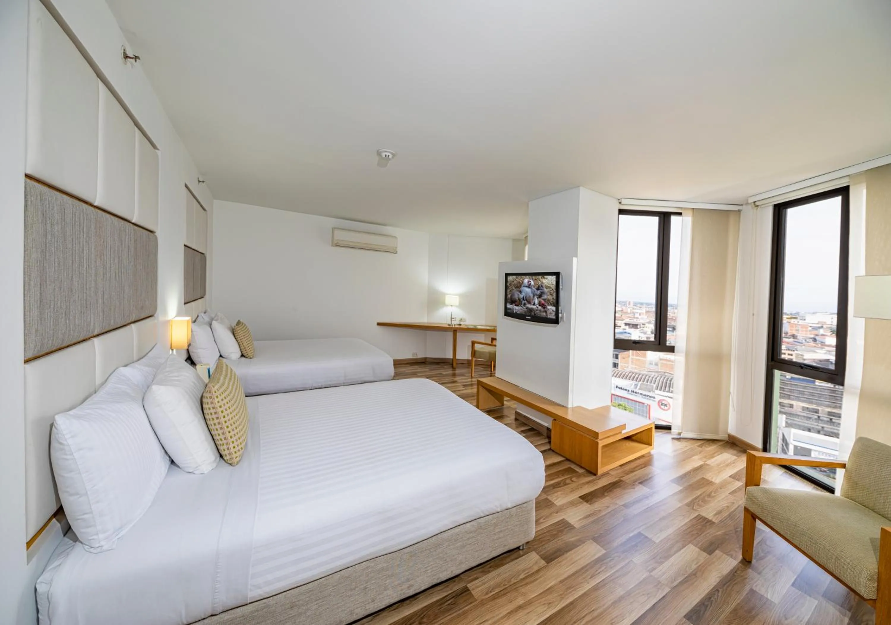 Photo of the whole room in Hotel Cosmos Cali