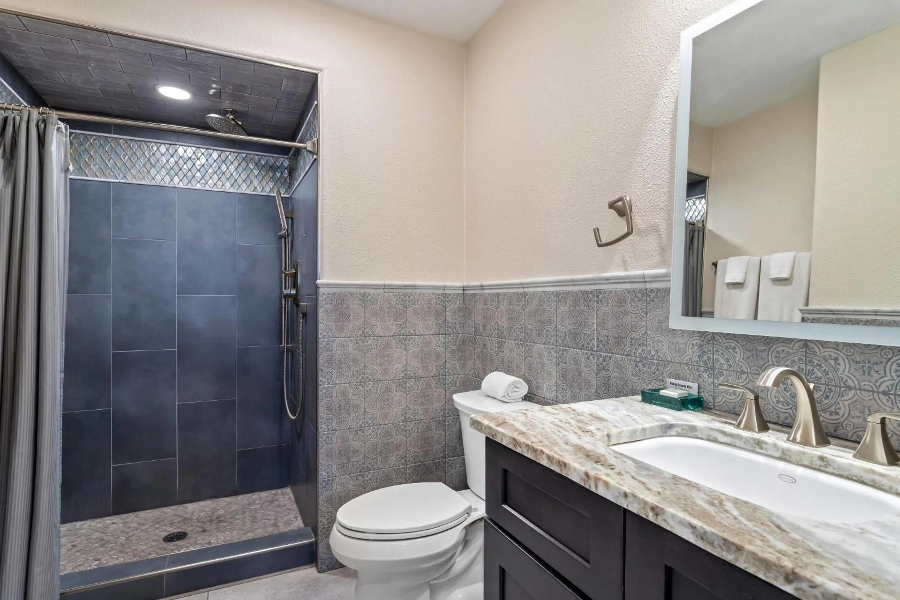 Bedroom in Casas de Suenos Old Town Historic Inn, an Ascend Collection Hotel