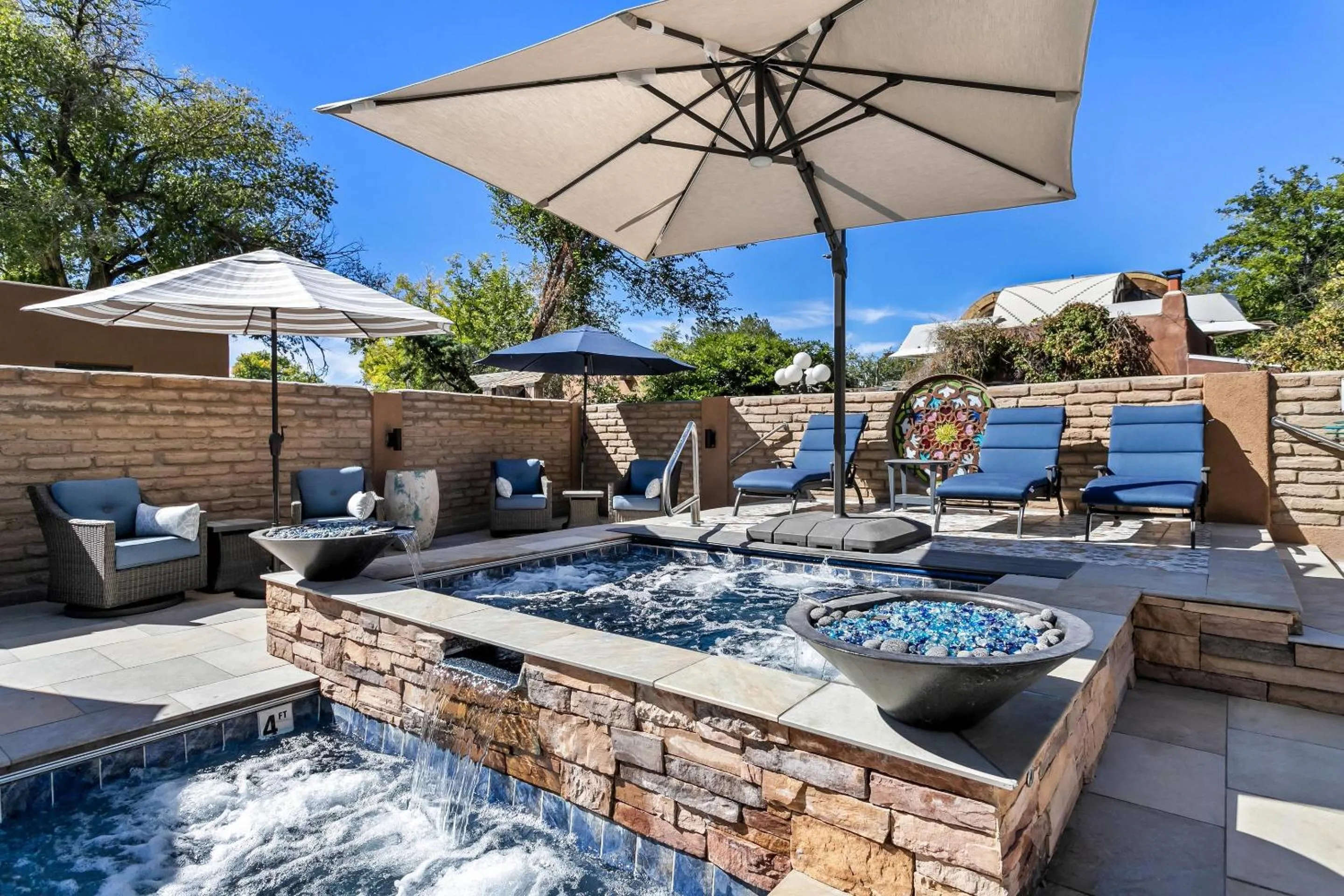 Swimming pool in Casas de Suenos Old Town Historic Inn, an Ascend Collection Hotel
