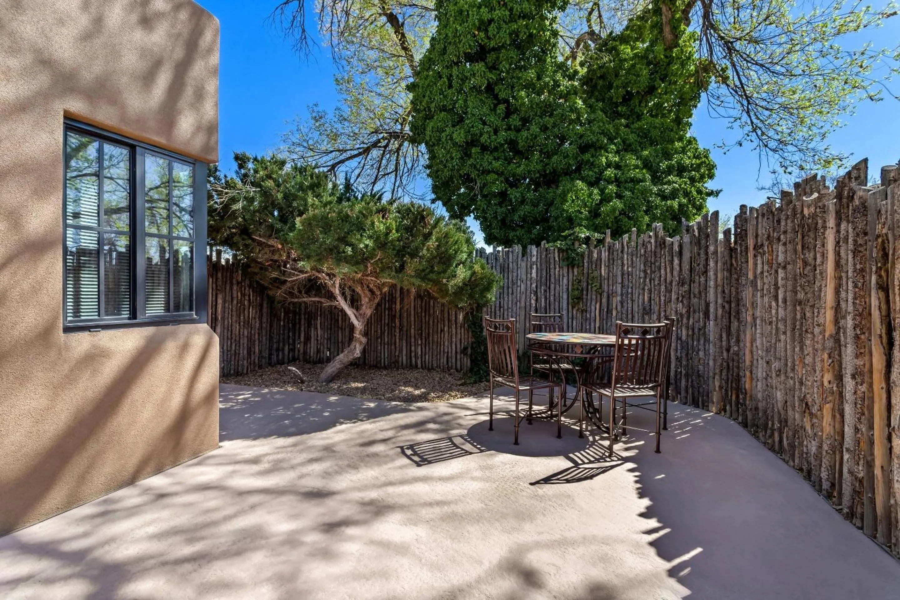 Bedroom in Casas de Suenos Old Town Historic Inn, an Ascend Collection Hotel