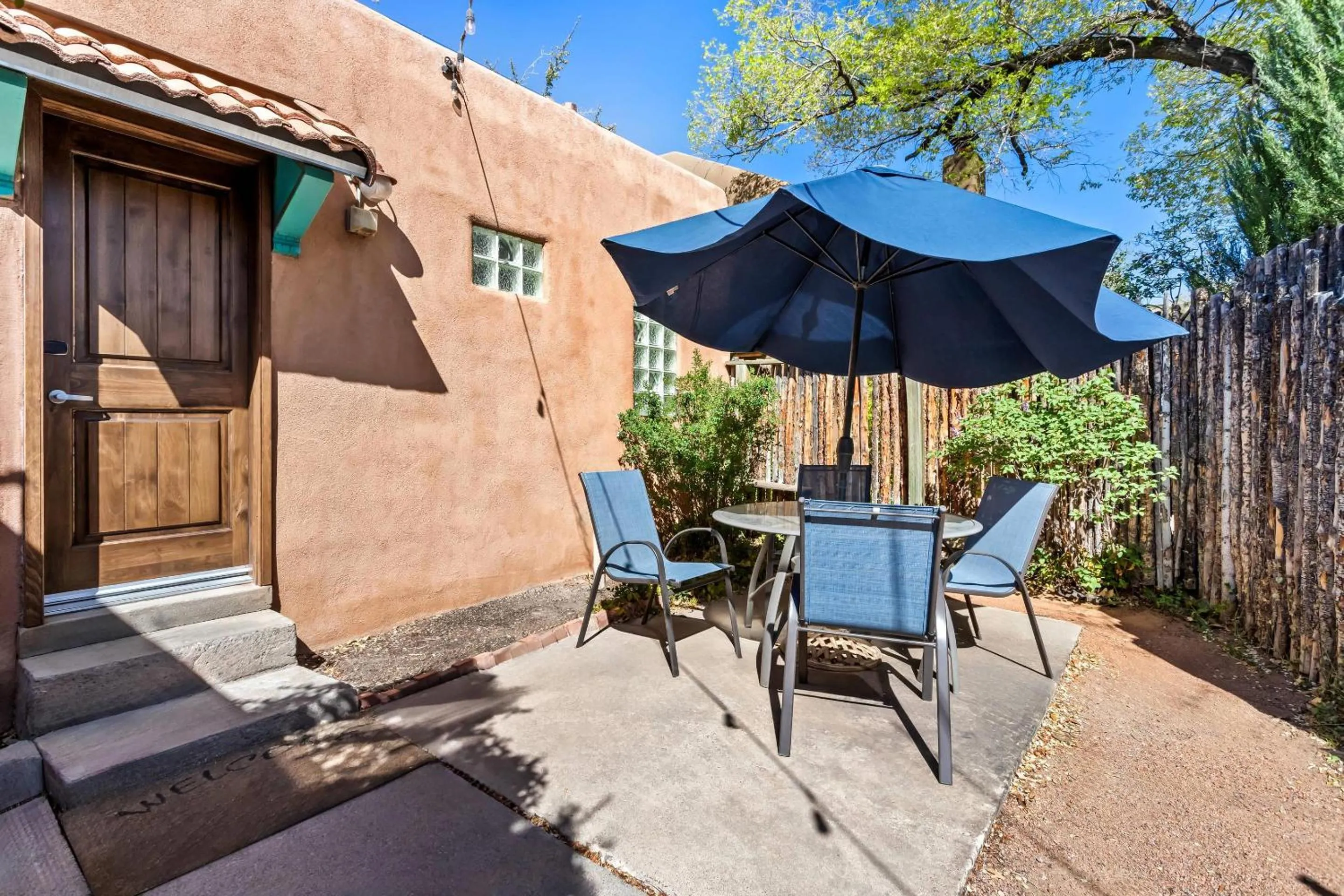 Bedroom in Casas de Suenos Old Town Historic Inn, an Ascend Collection Hotel