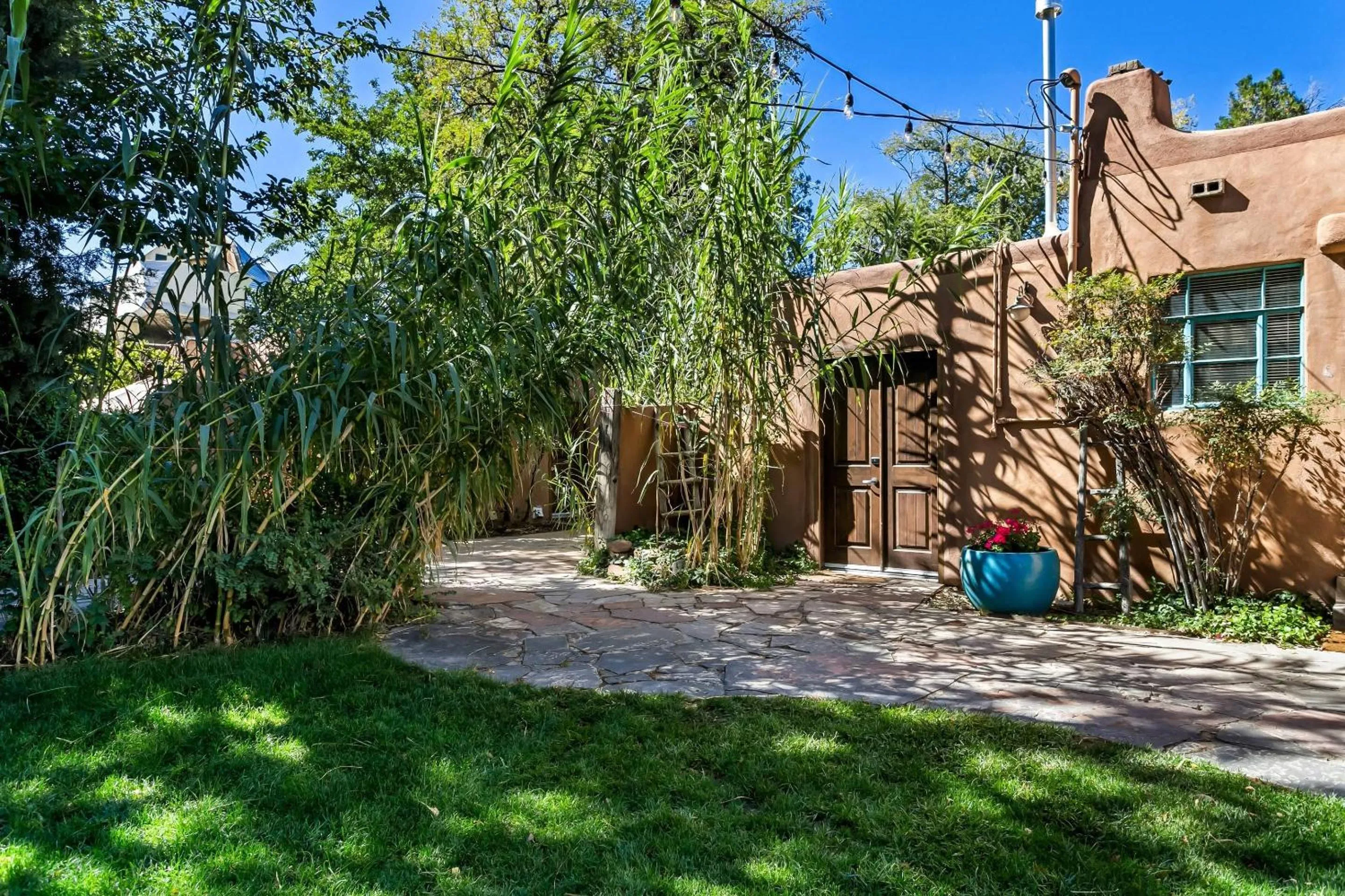 Bedroom in Casas de Suenos Old Town Historic Inn, an Ascend Collection Hotel