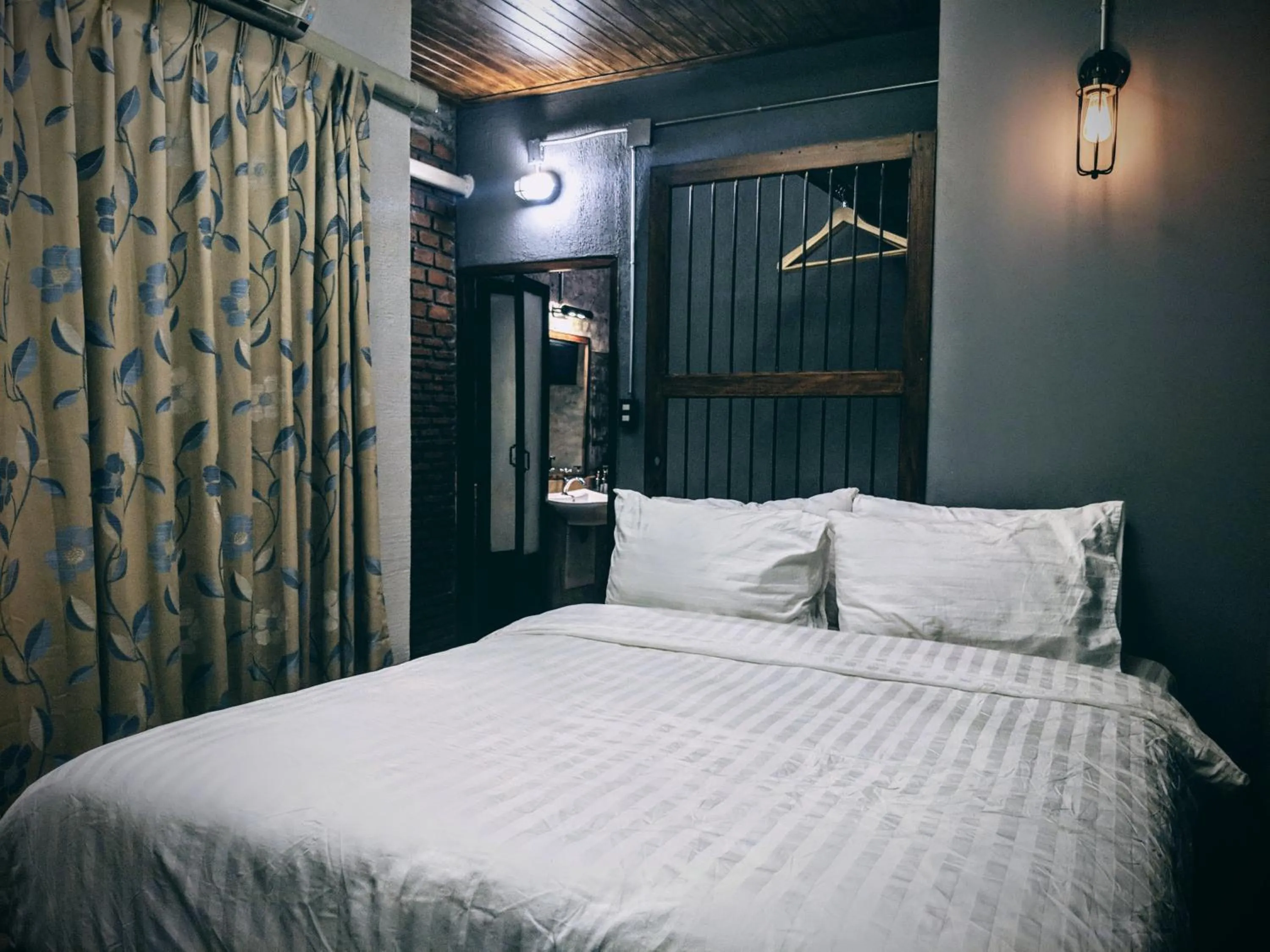 Bed in Zeds Hostel Bangkok