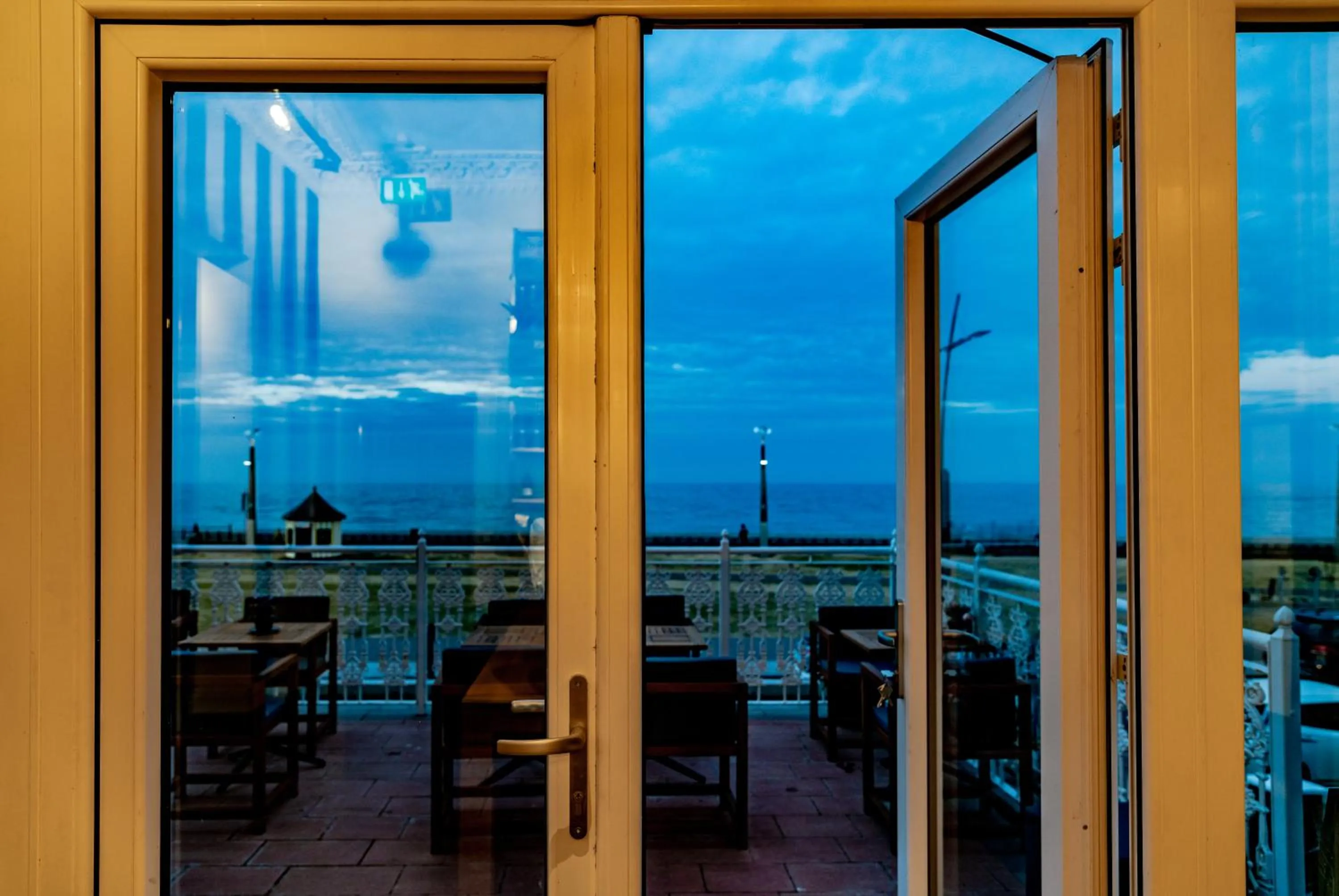 Restaurant/places to eat in The Strand Hotel, the former residence of Oscar Wilde