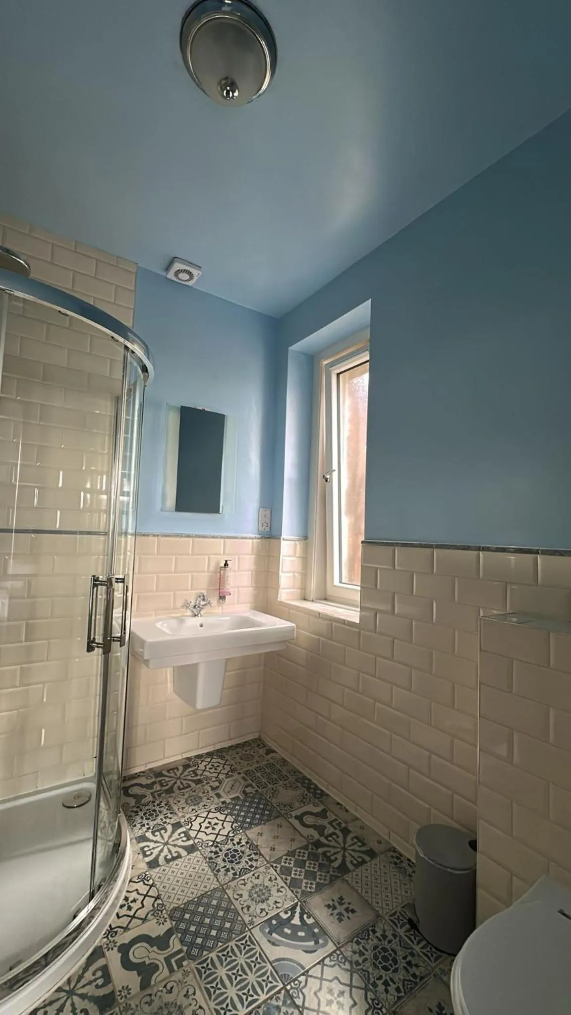 Bathroom in The Strand Hotel, the former residence of Oscar Wilde