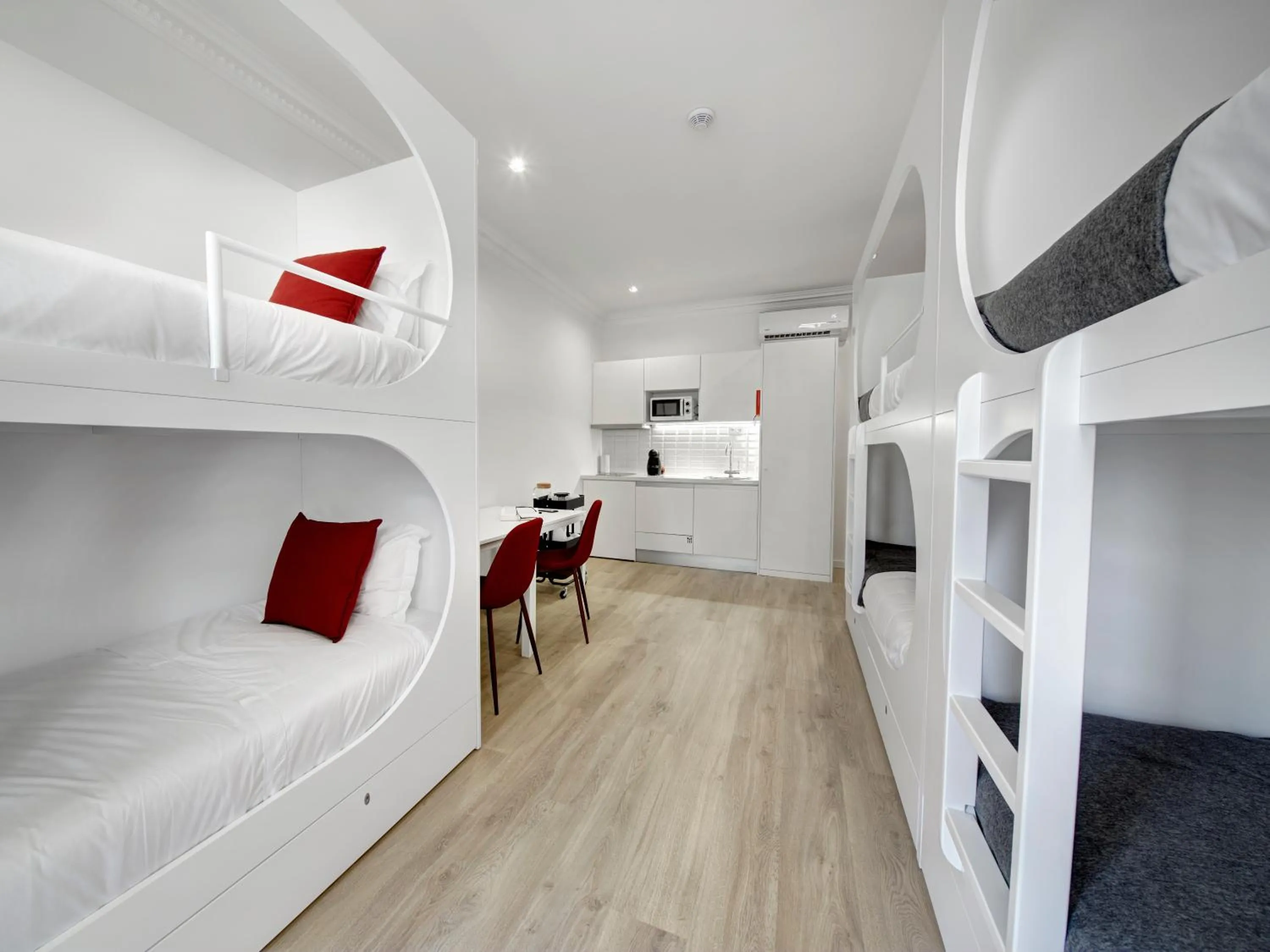 Kitchen or kitchenette, Bed in Porto Downtown Lovers Suites: Bombarda 451