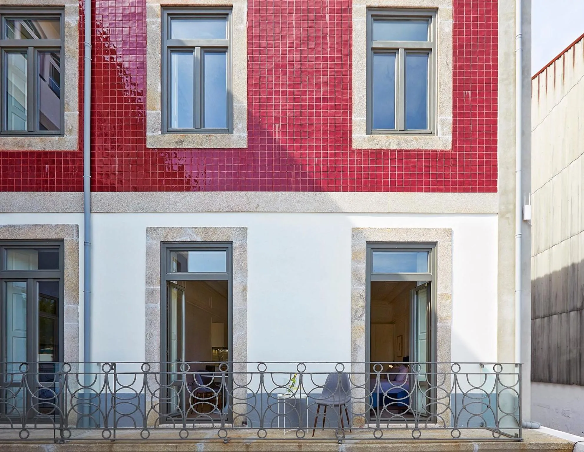 Facade/entrance in Porto Downtown Lovers Suites: Bombarda 451