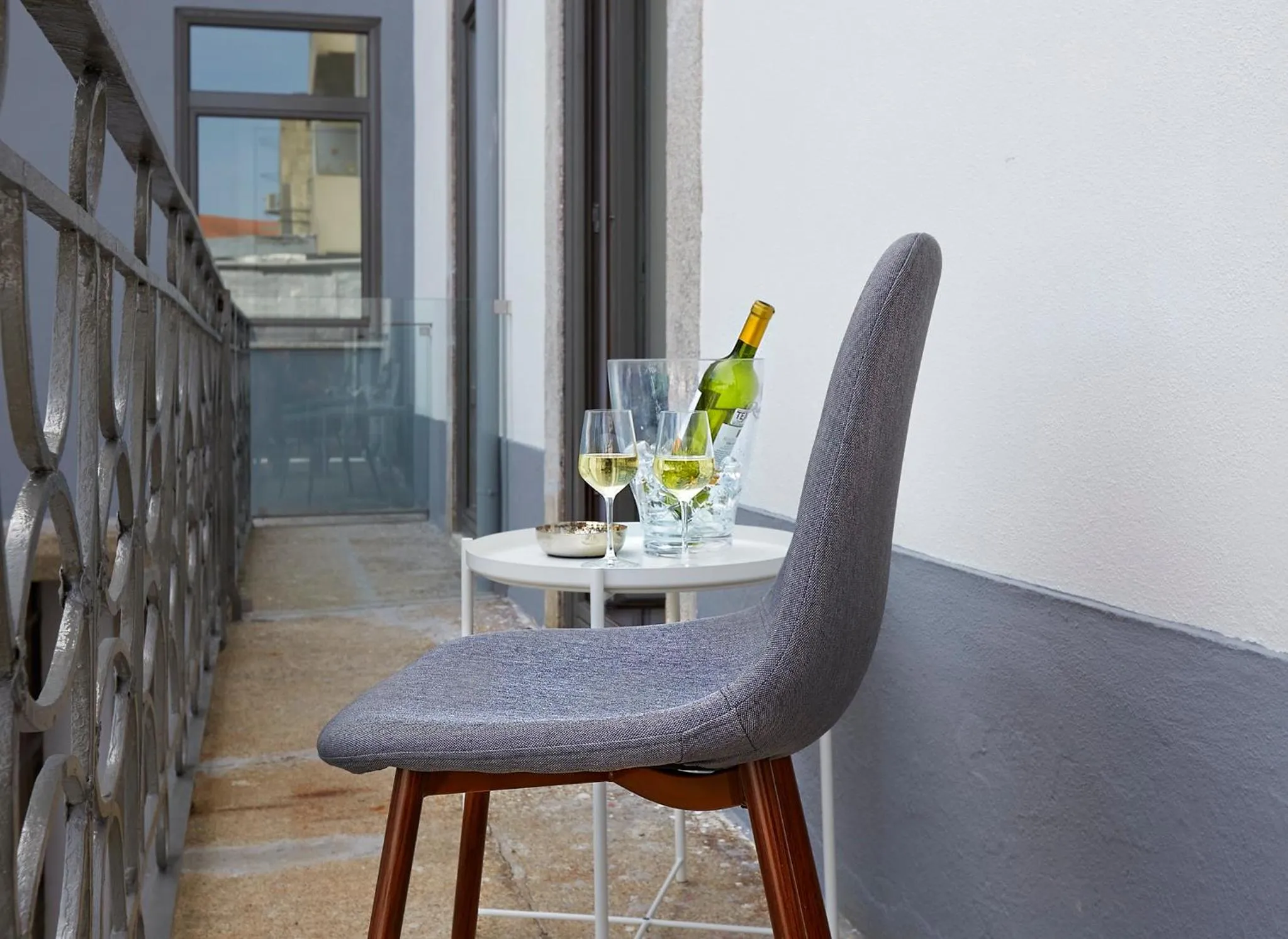 Photo of the whole room in Porto Downtown Lovers Suites: Bombarda 451