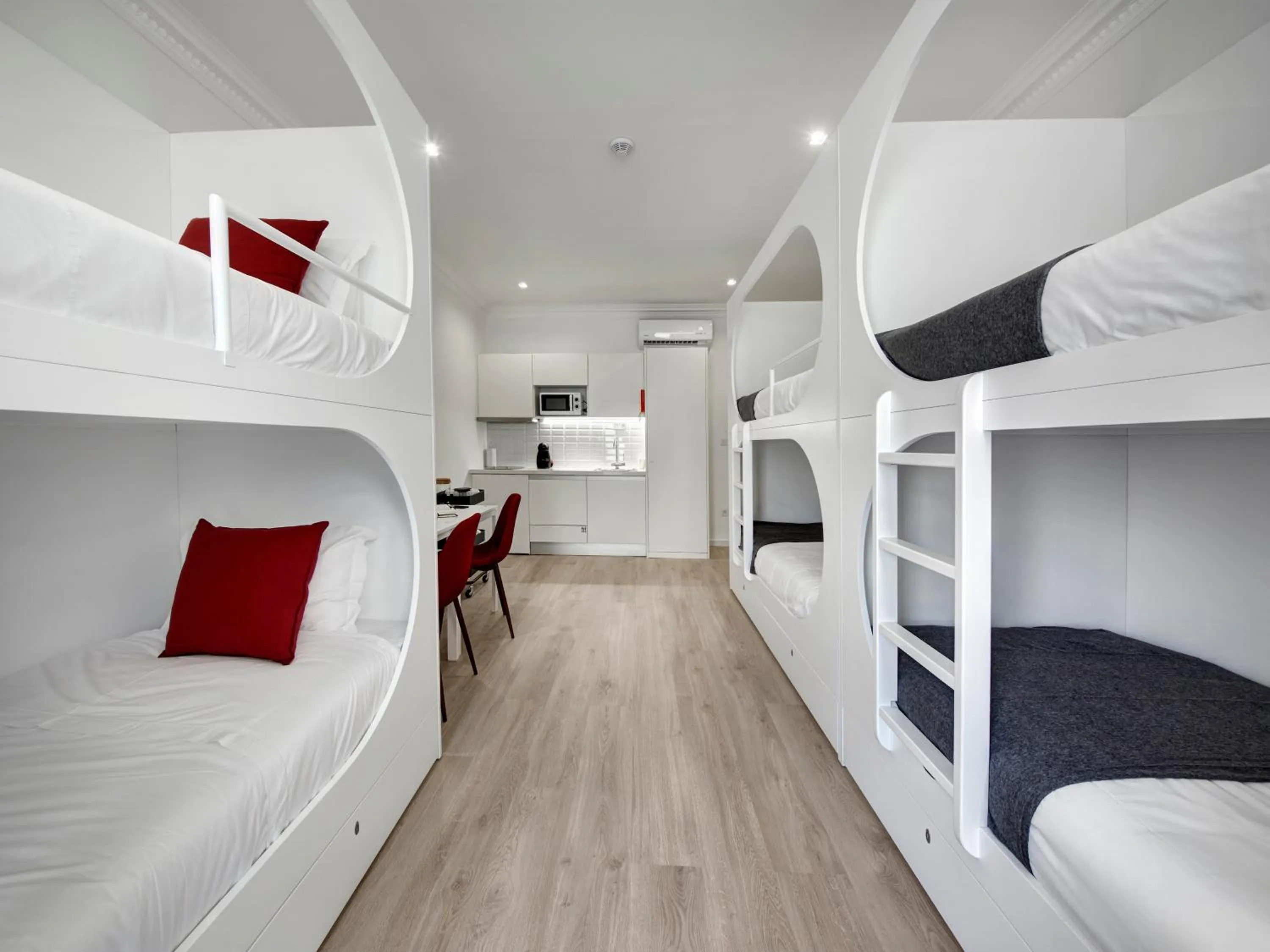 Kitchen or kitchenette, Bed in Porto Downtown Lovers Suites: Bombarda 451