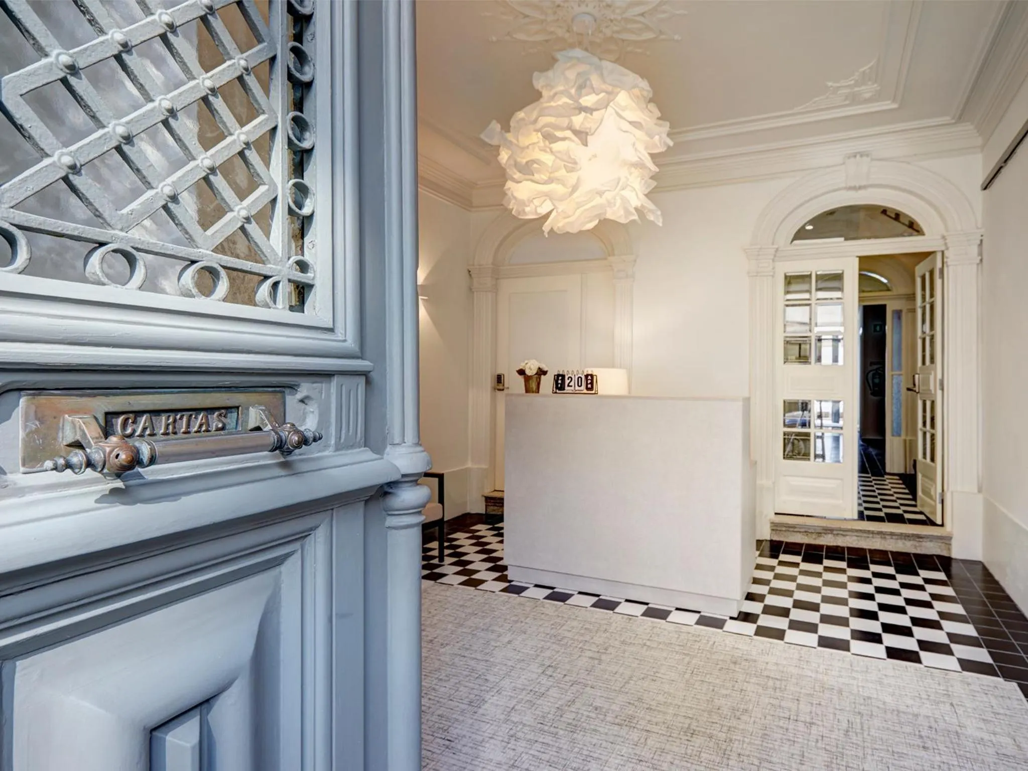 Facade/entrance in Porto Downtown Lovers Suites: Bombarda 451