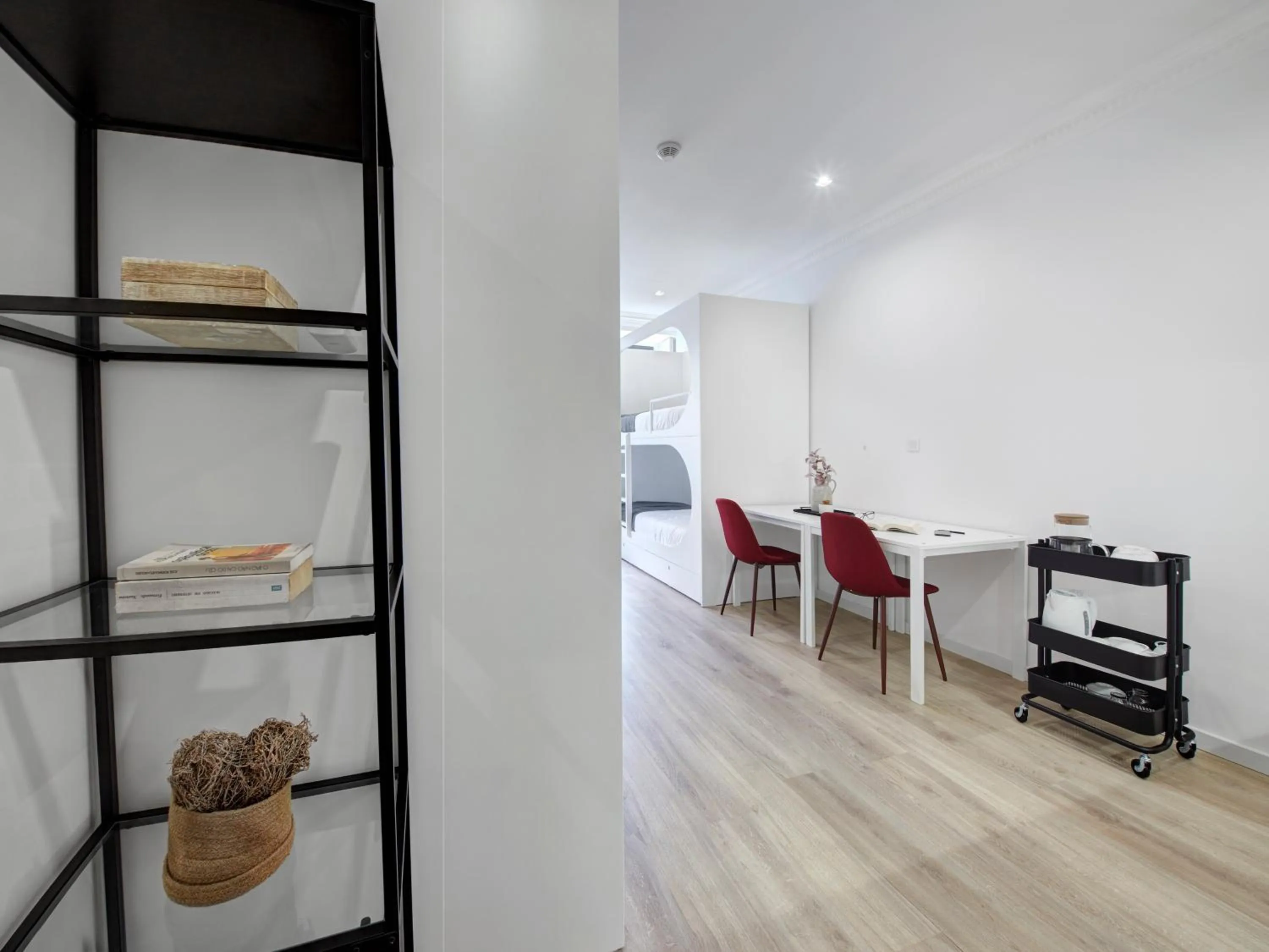 Dining area in Porto Downtown Lovers Suites: Bombarda 451