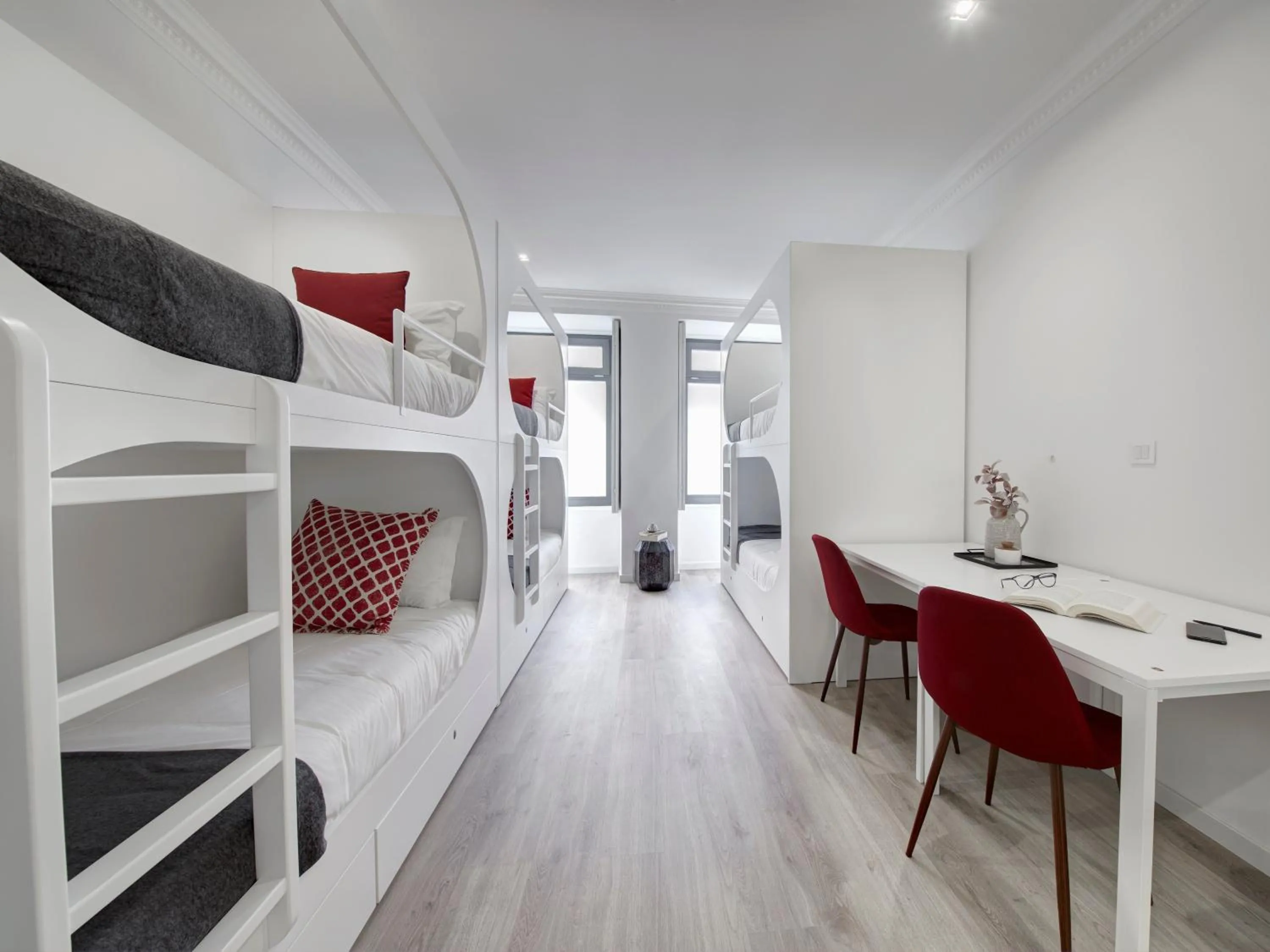 Dining area, Bed in Porto Downtown Lovers Suites: Bombarda 451