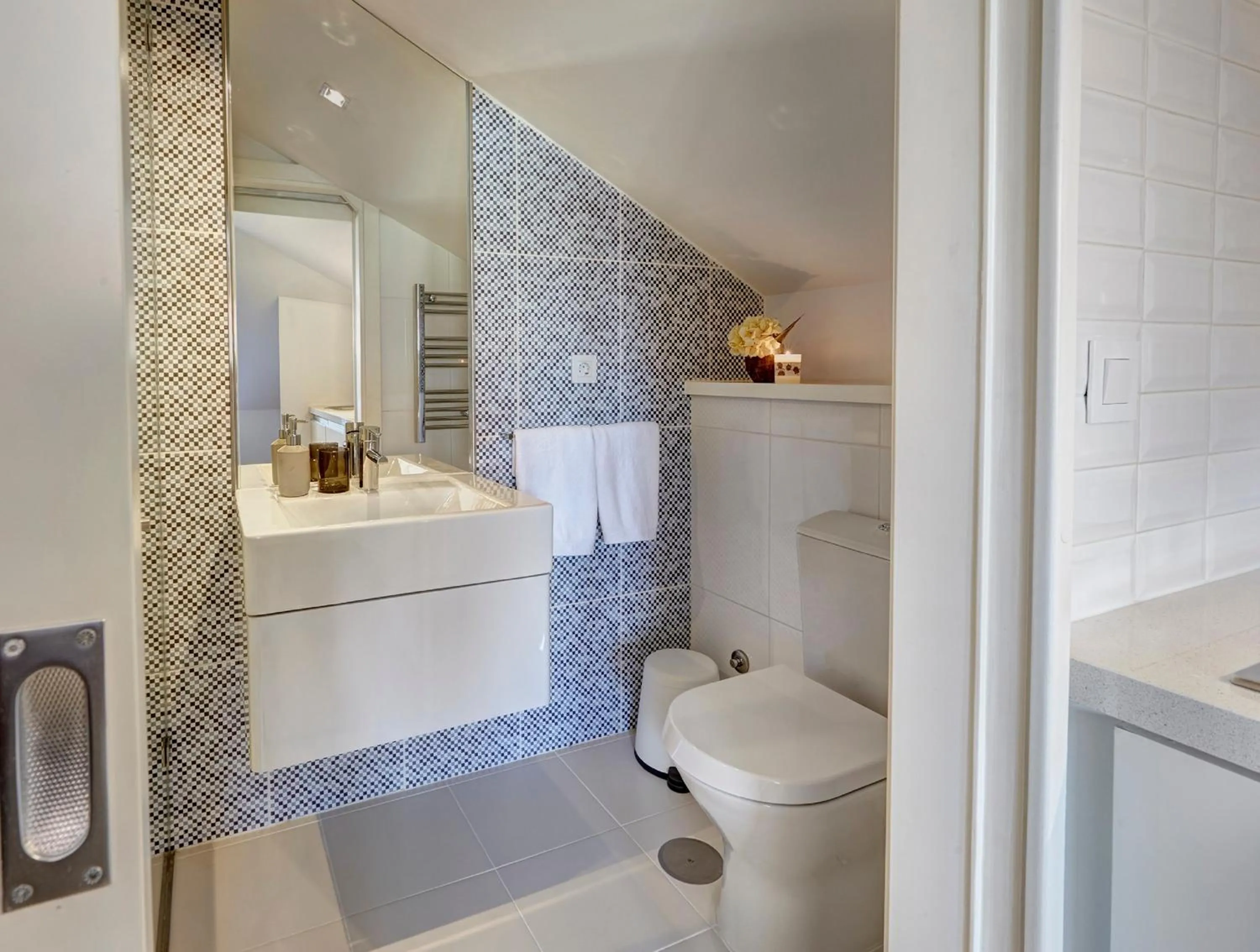 Shower in Porto Downtown Lovers Suites: Bombarda 451