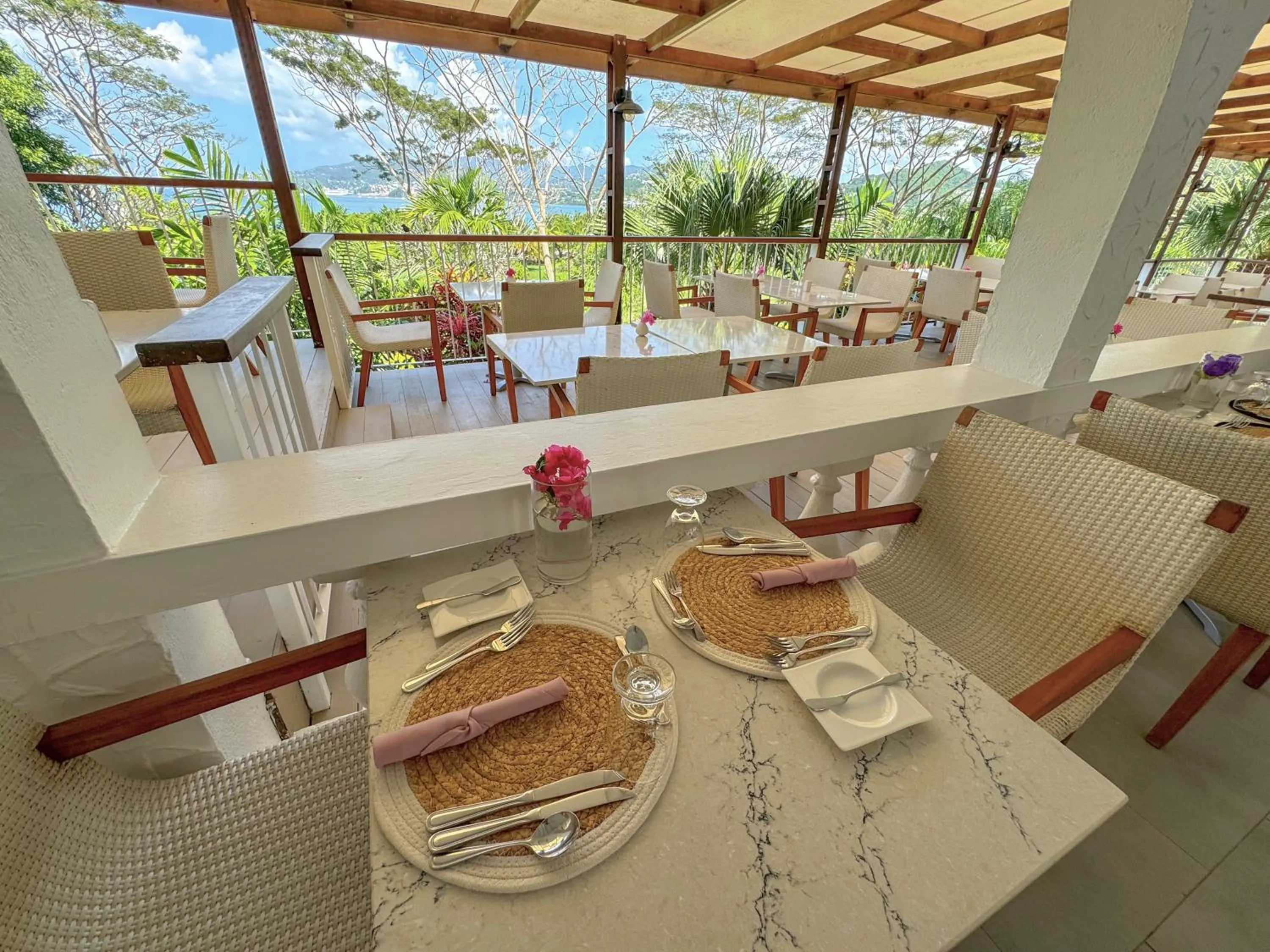 Restaurant/places to eat in Mount Cinnamon Beach & Wellness Resort
