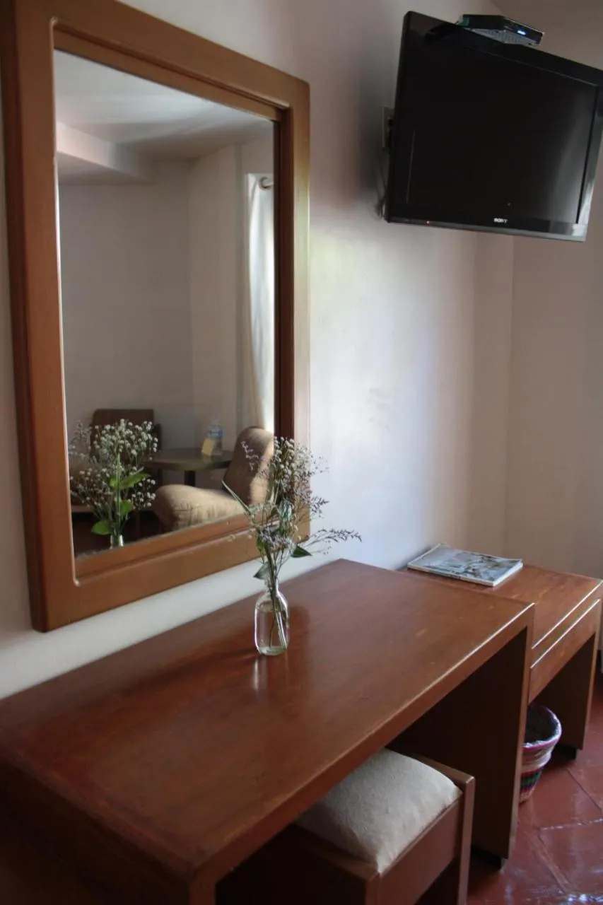 TV and multimedia in Hotel Ilebal Cuernavaca Centro - lugar con encanto!