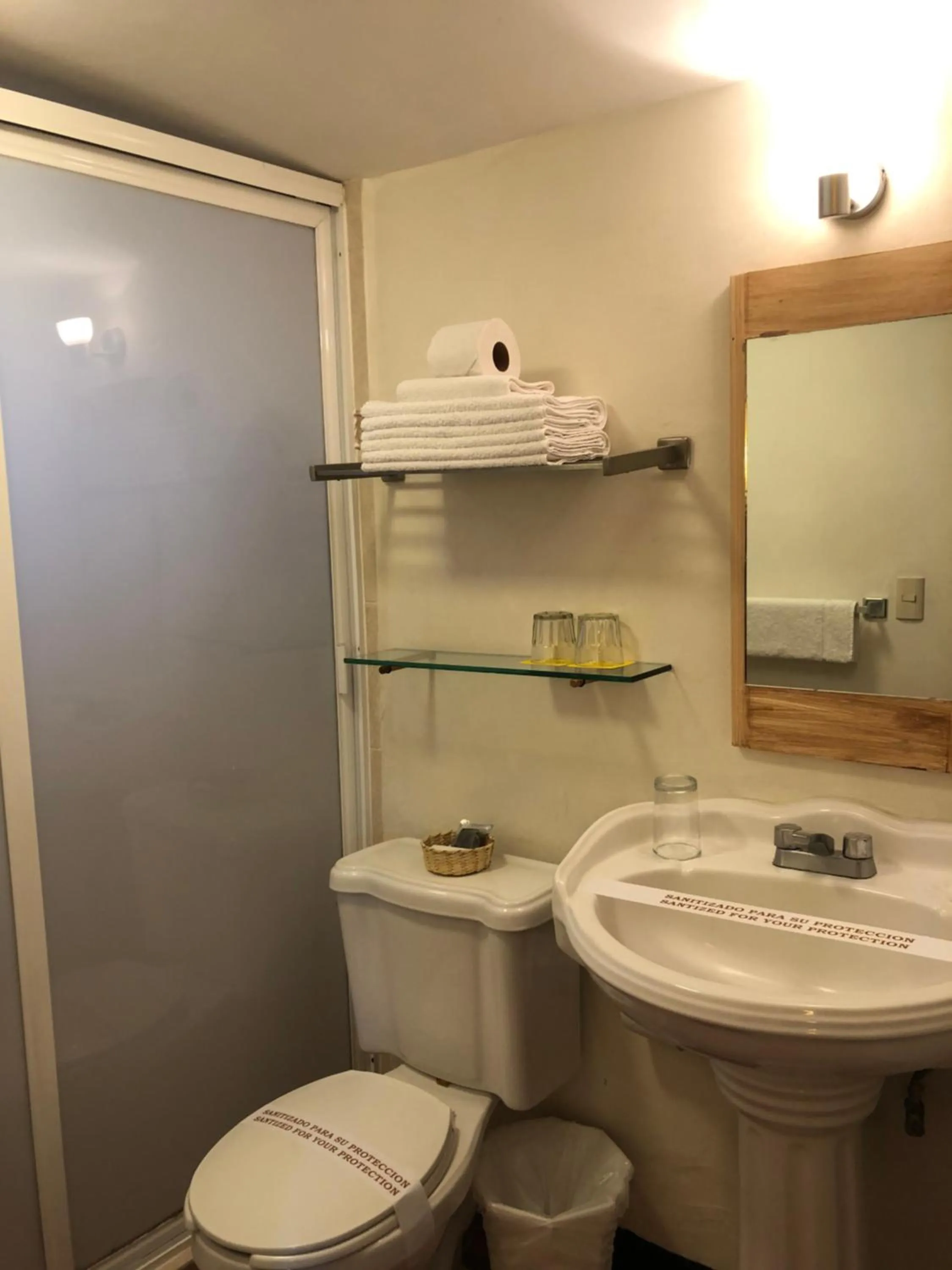 Bathroom in Hotel Ilebal Cuernavaca Centro - lugar con encanto!