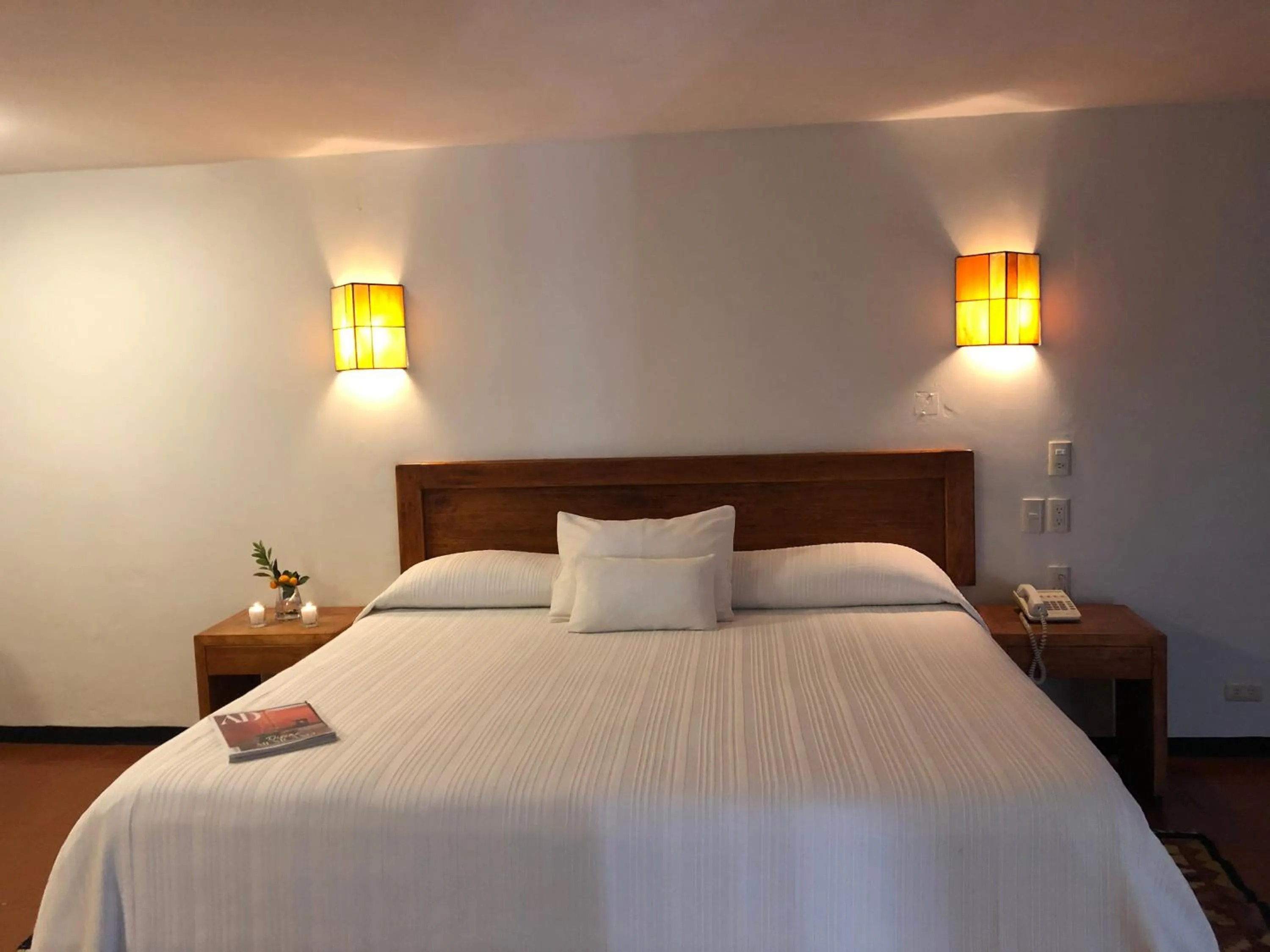 Photo of the whole room, Bed in Hotel Ilebal Cuernavaca Centro - lugar con encanto!