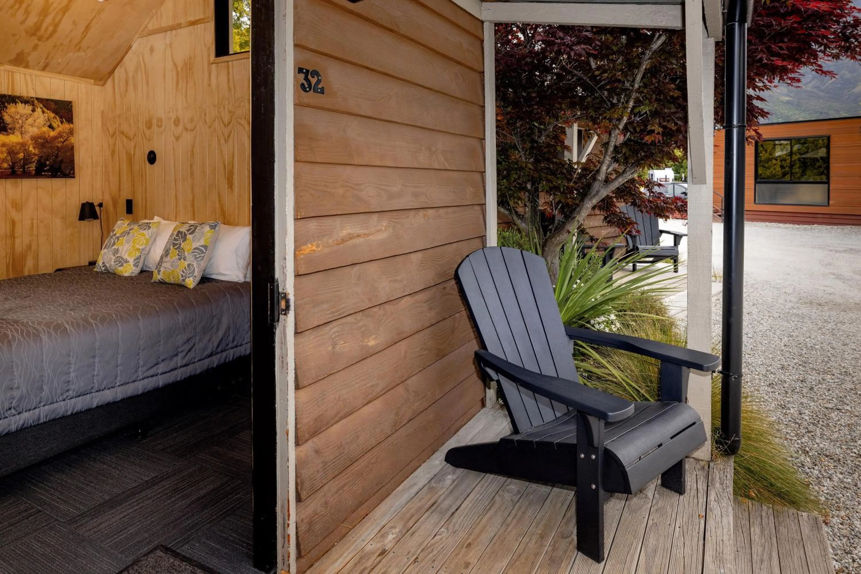 Patio, Bed in Queenstown Top 10 Holiday Park
