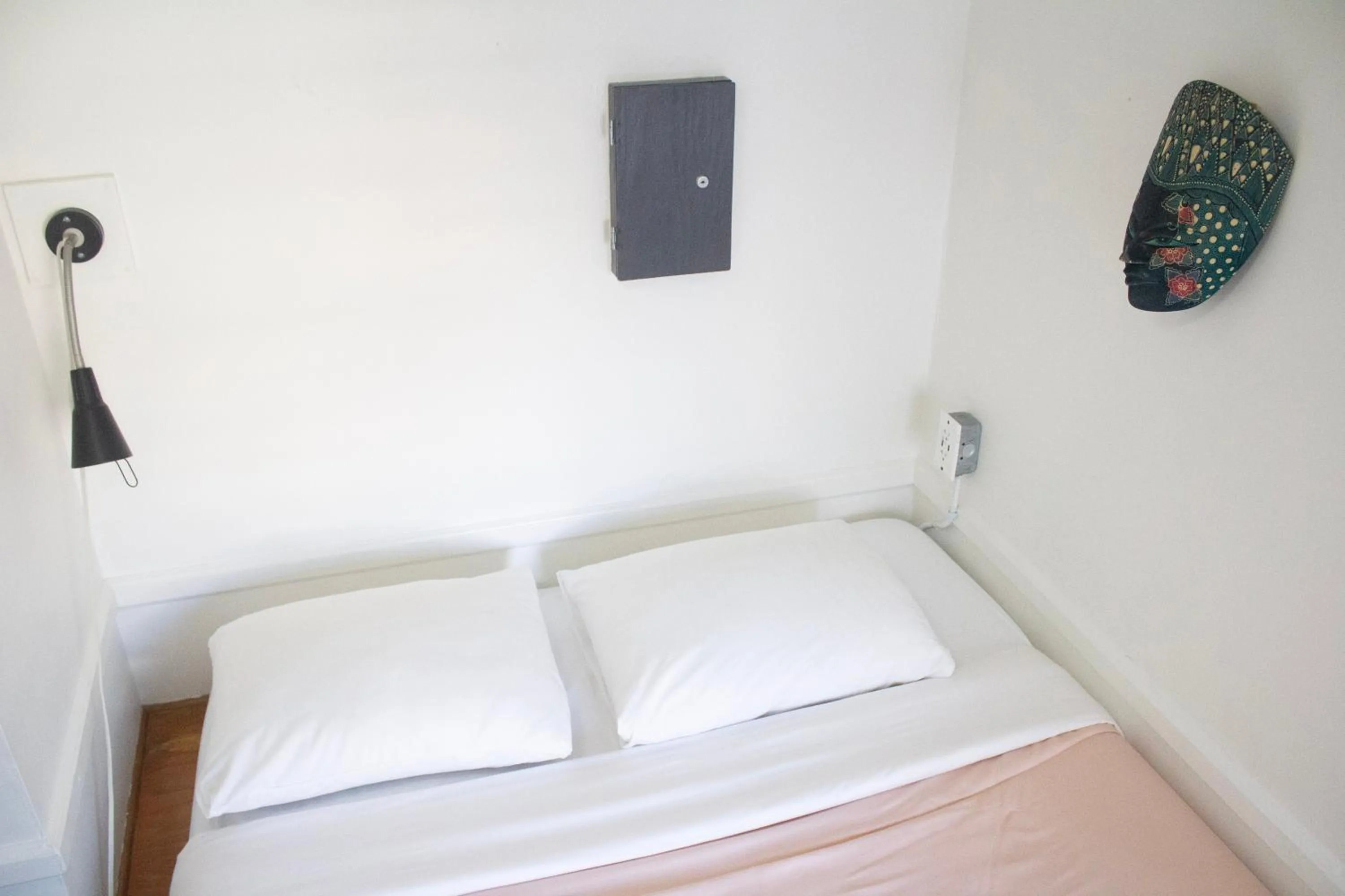 Bed in Ocean Island Inn | Backpackers | Suites