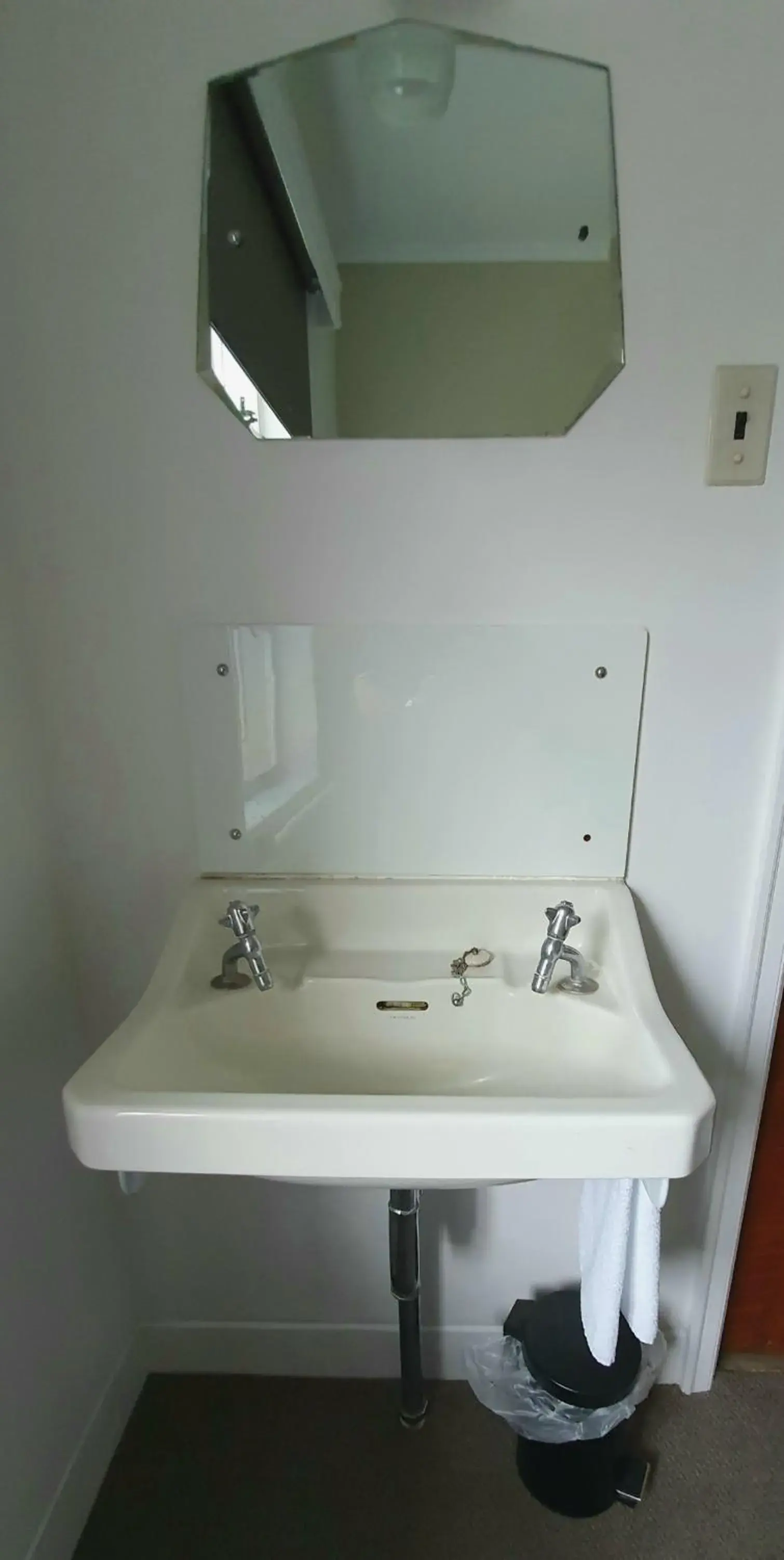 Budget Double Room in Putaruru Hotel Budget Double Room in Putaruru Hotel