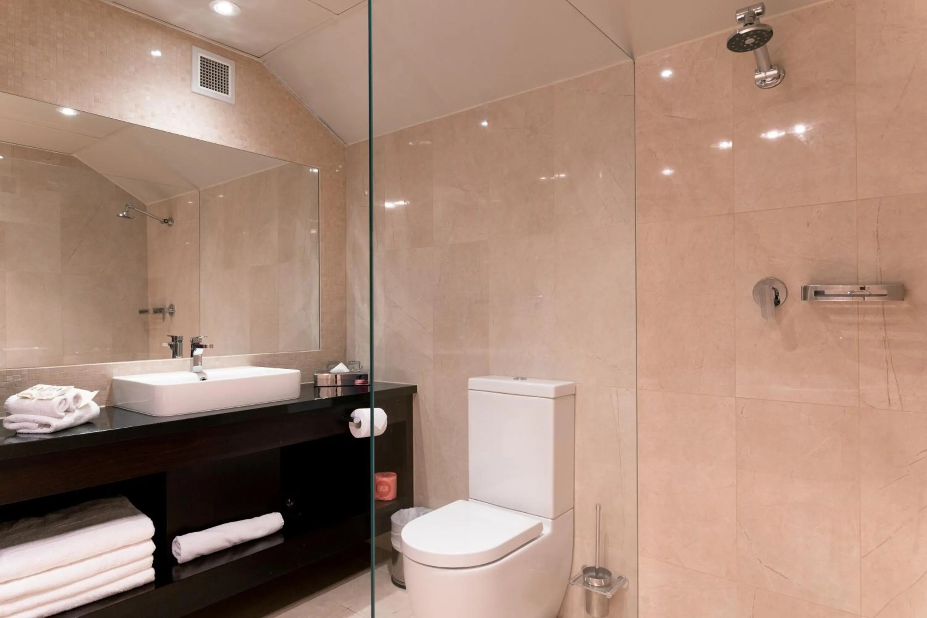 Shower in Arkaba Hotel