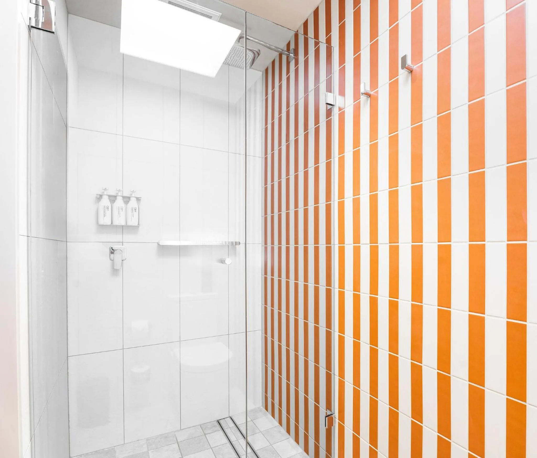 Shower in Marion Hotel