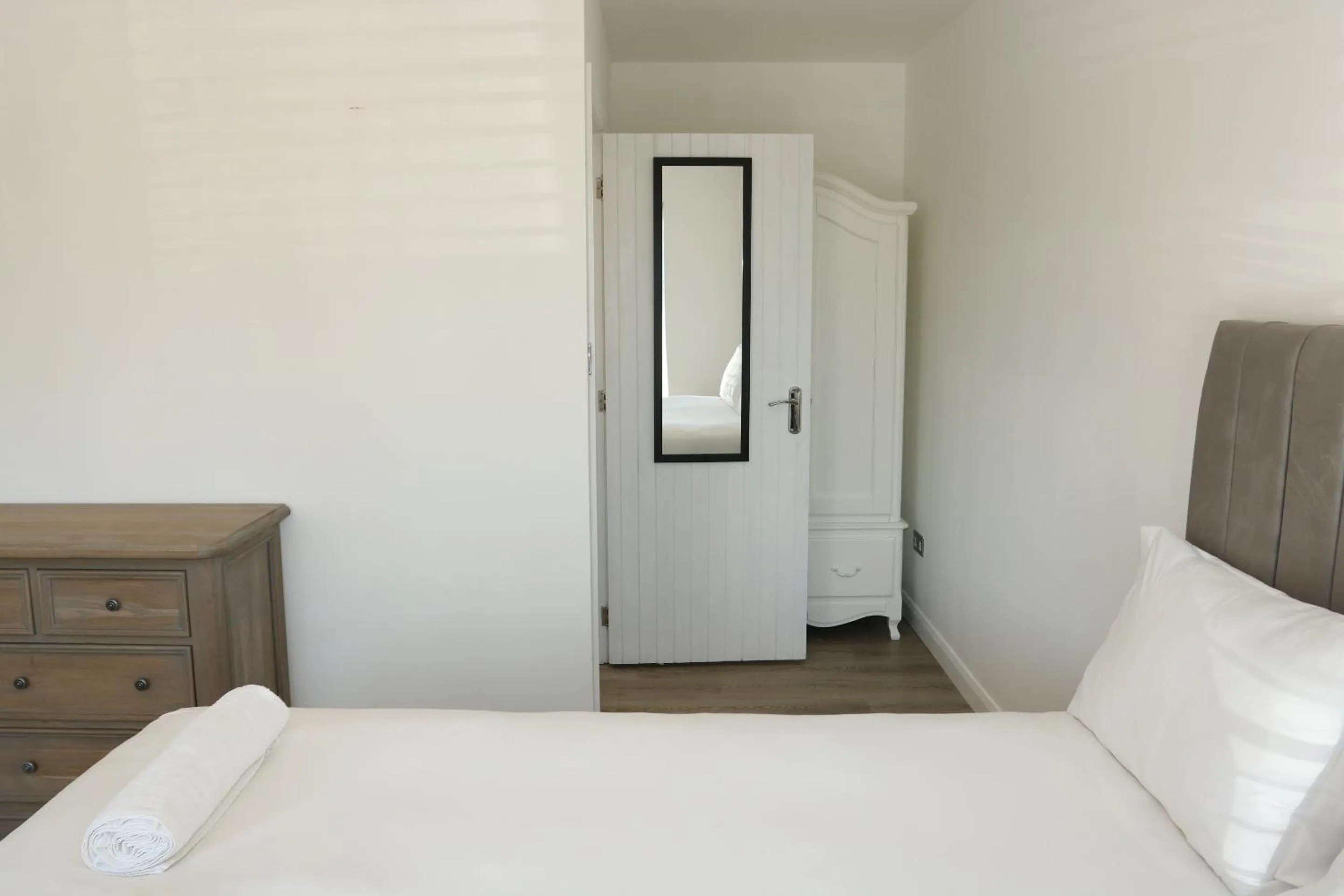 Bedroom, Bed in The Old Mill Rooms