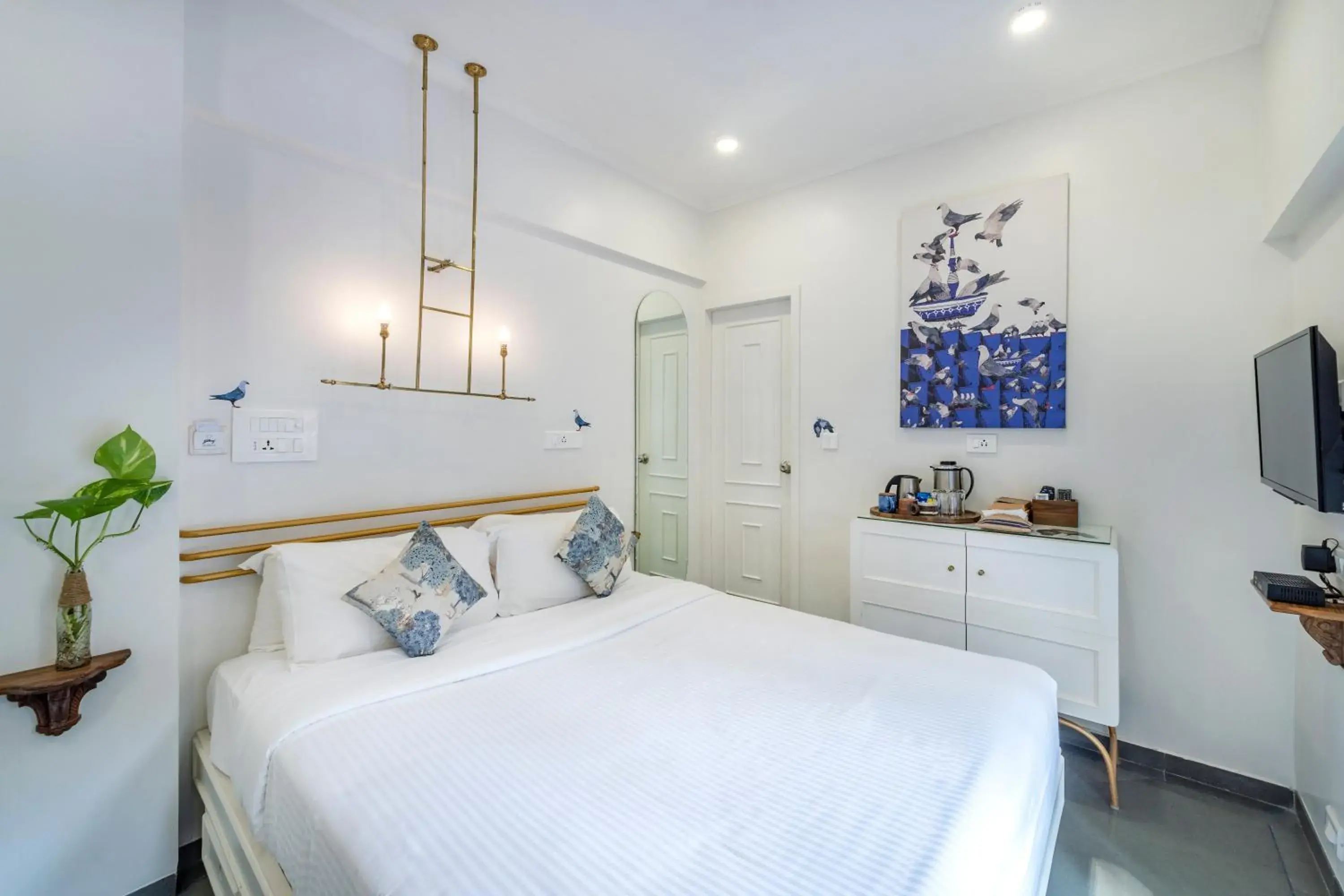 Luxury Room Queen Bed - single occupancy in Hotel Kemps Corner Luxury Room Queen Bed - single occupancy in Hotel Kemps Corner