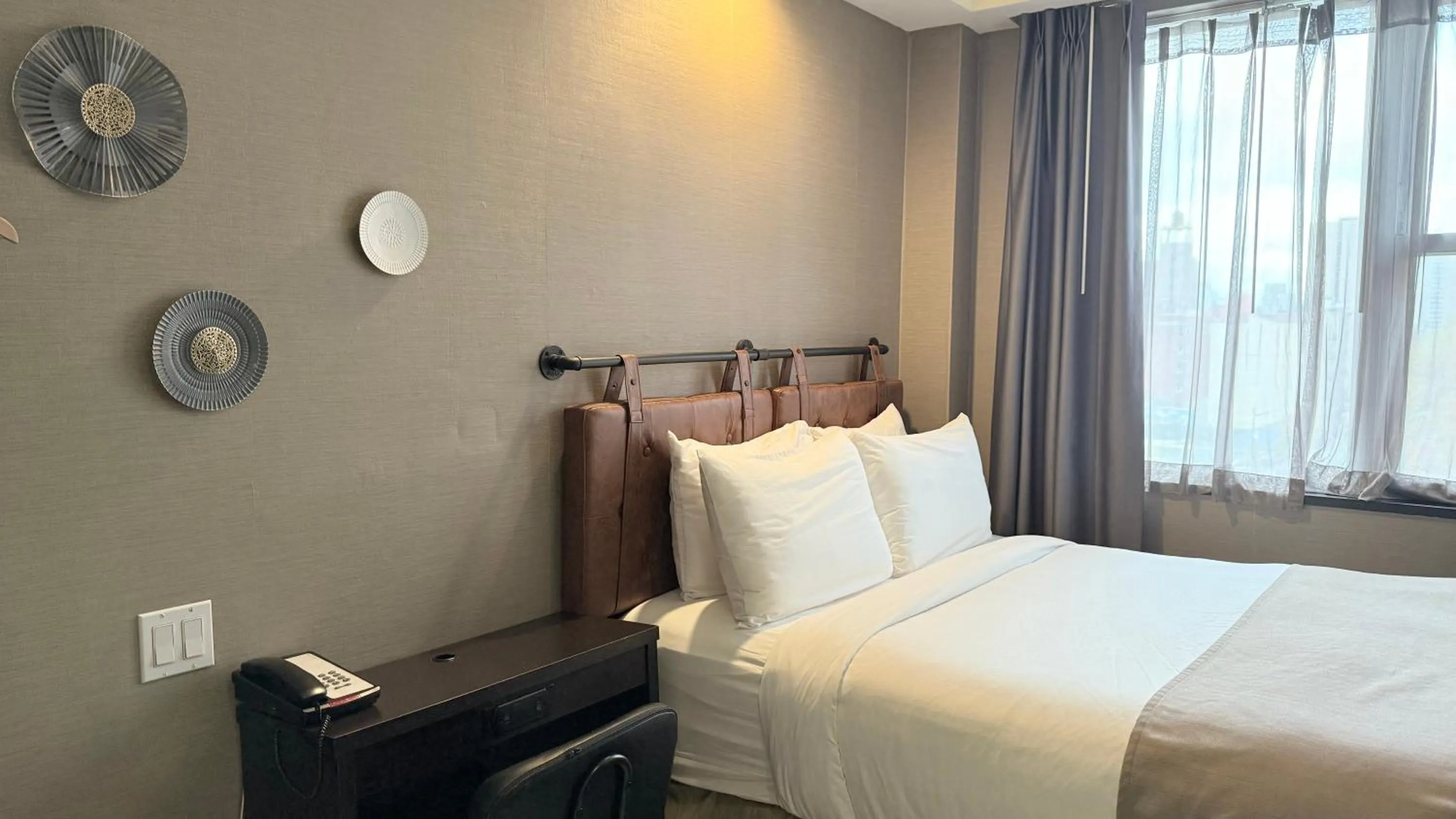 Photo of the whole room, Bed in Madison LES Hotel