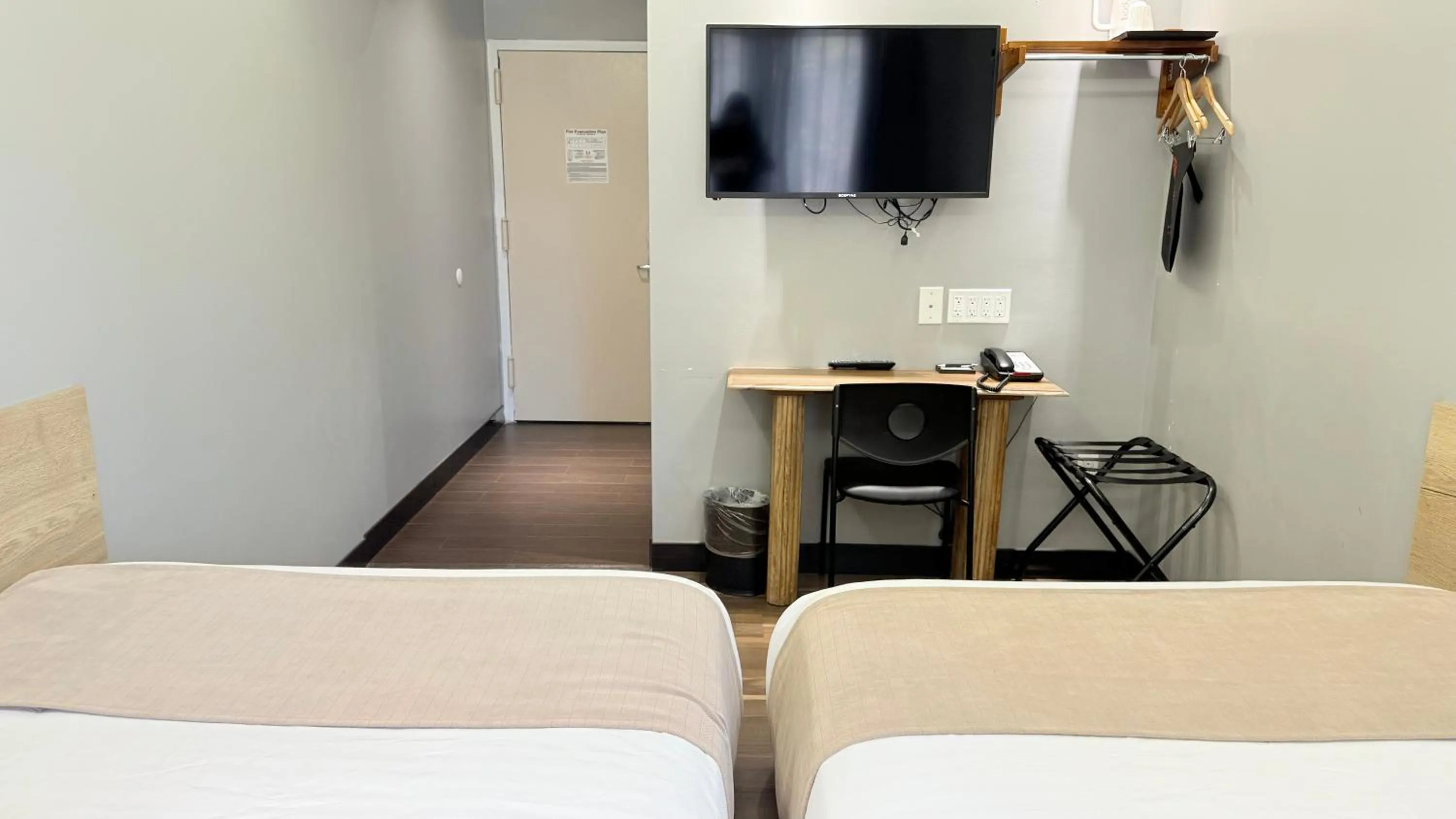 Photo of the whole room, Bed in Madison LES Hotel