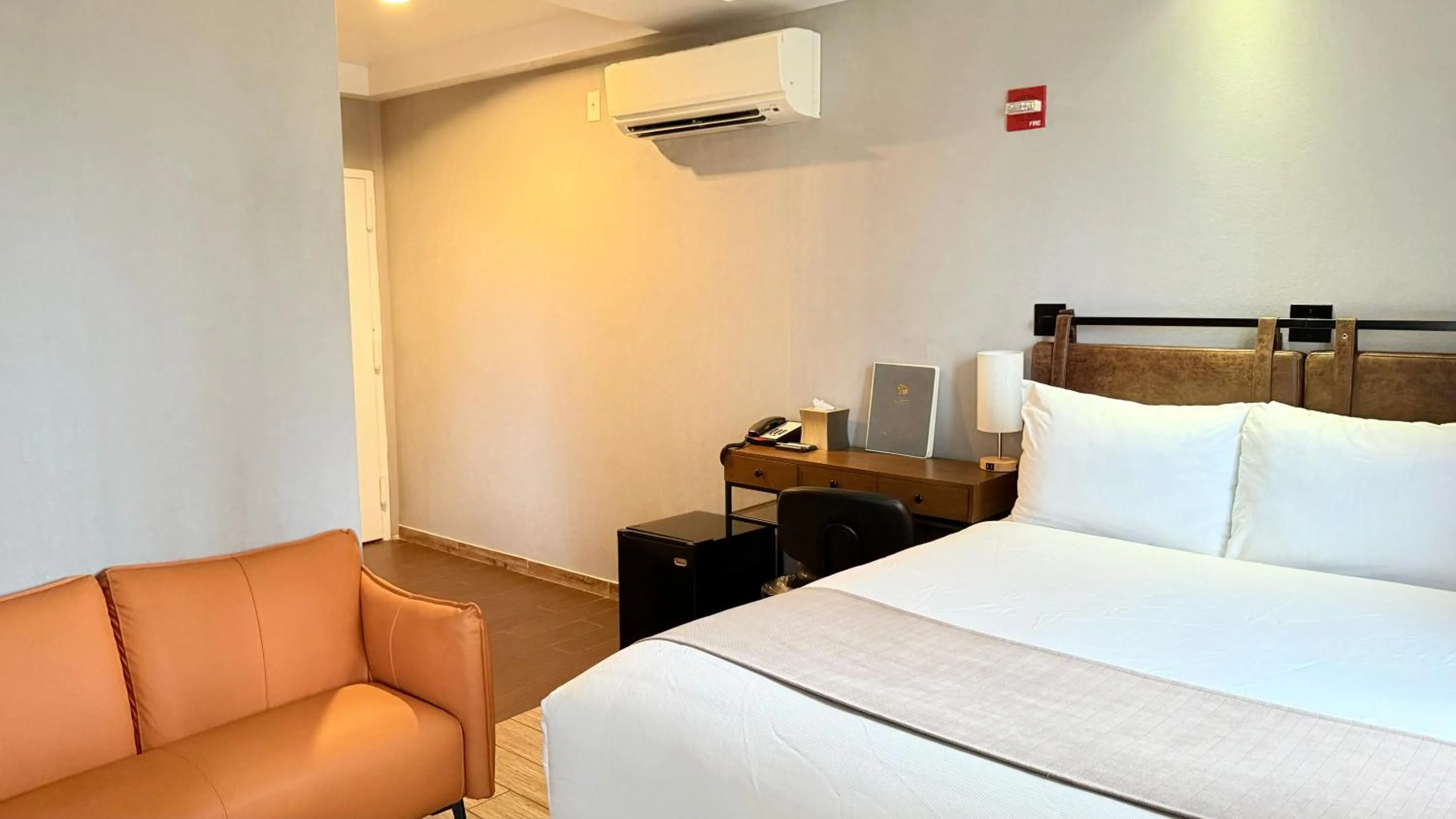 Photo of the whole room, Bed in Madison LES Hotel