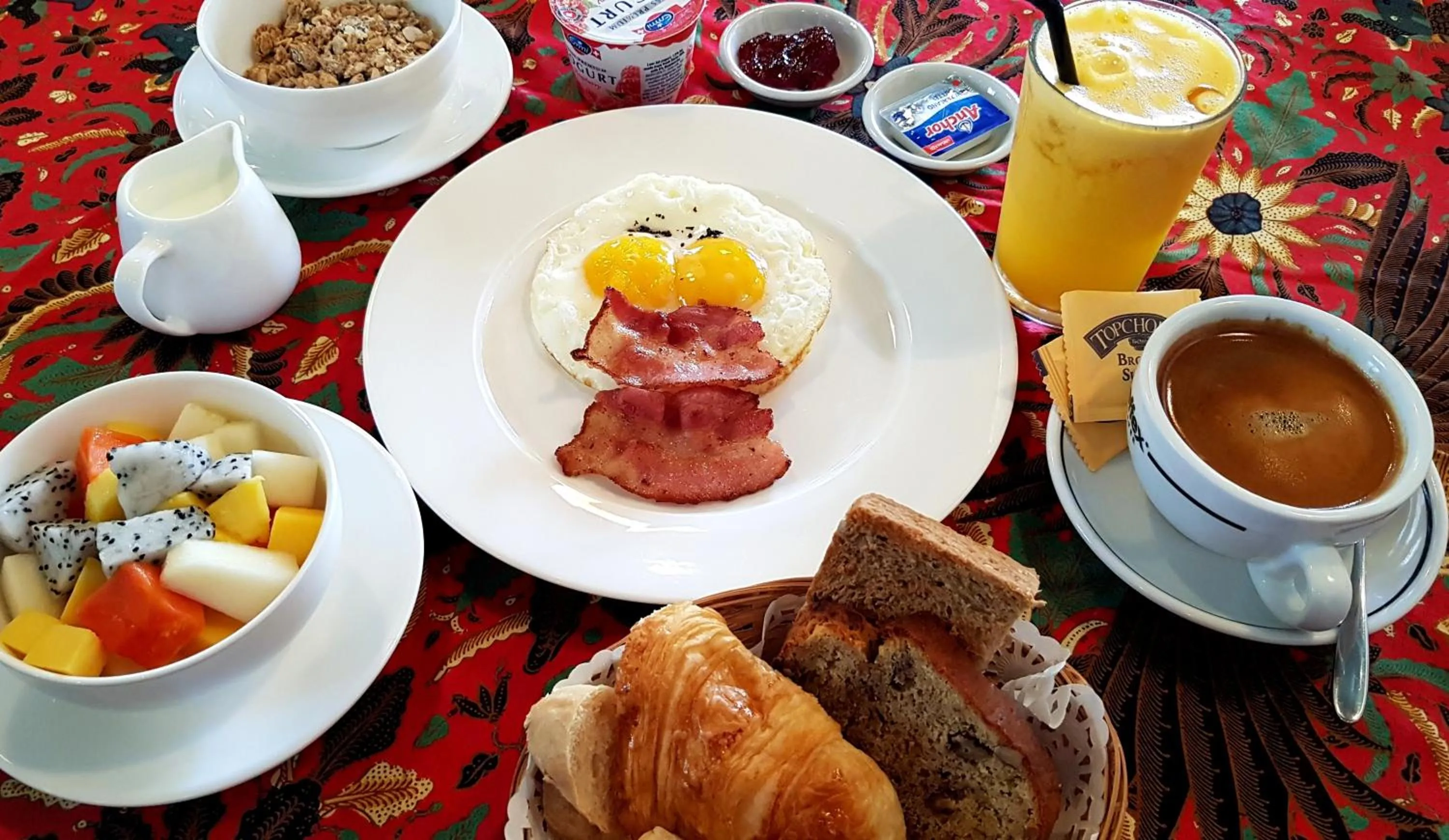 American breakfast in Coffee Atelier