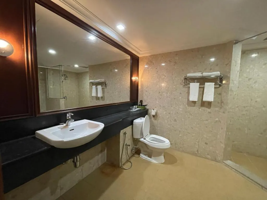 Oriental Crystal Hotel