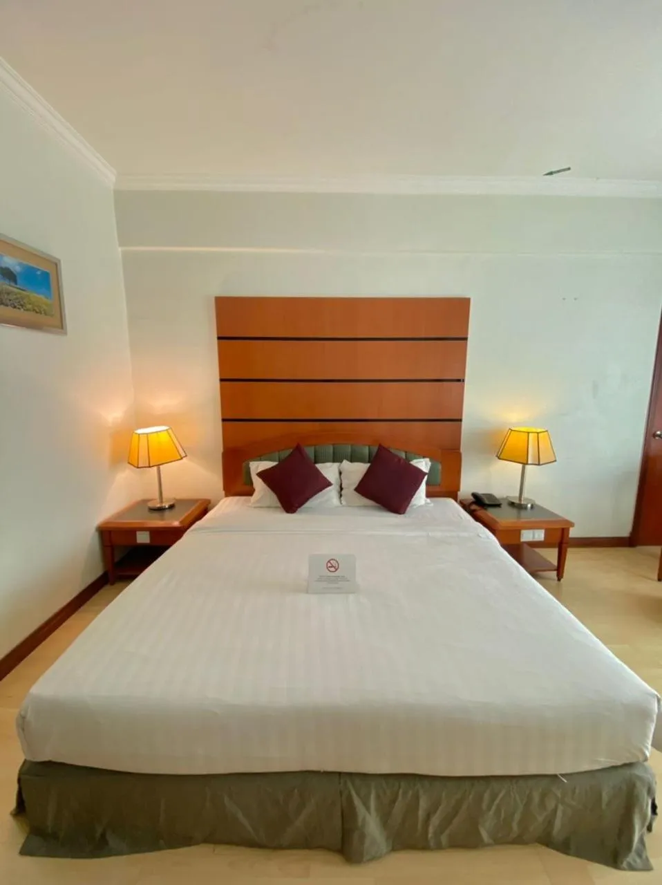 Bedroom, Bed in Oriental Crystal Hotel