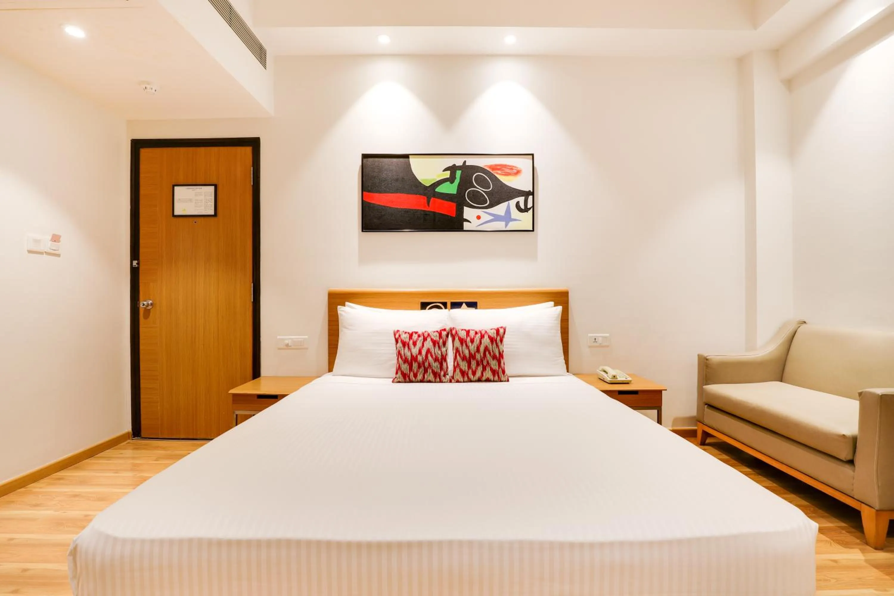 Bedroom, Bed in Lemon Tree Hotel Chandigarh