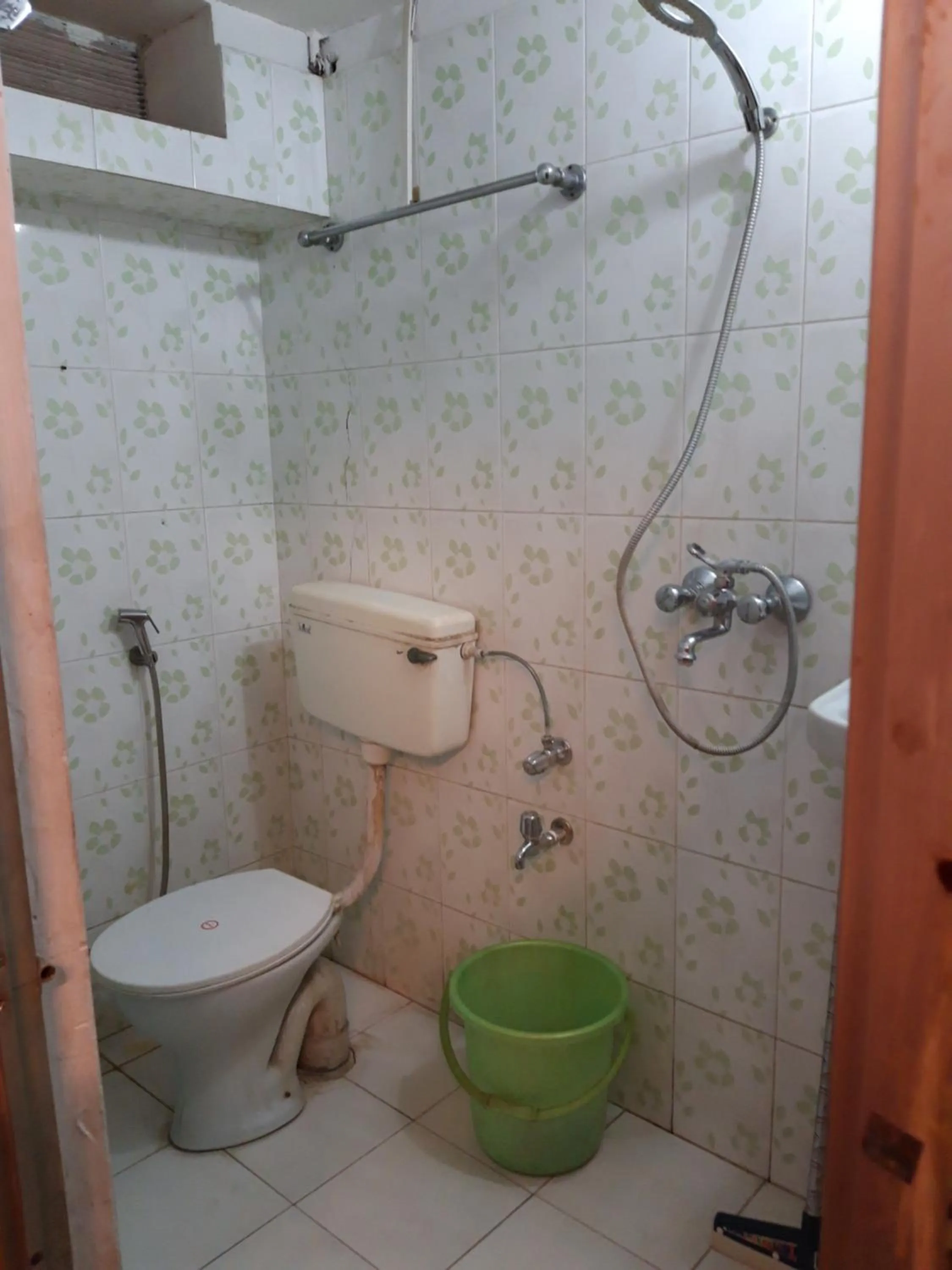 Shower in Ganga Fuji Home