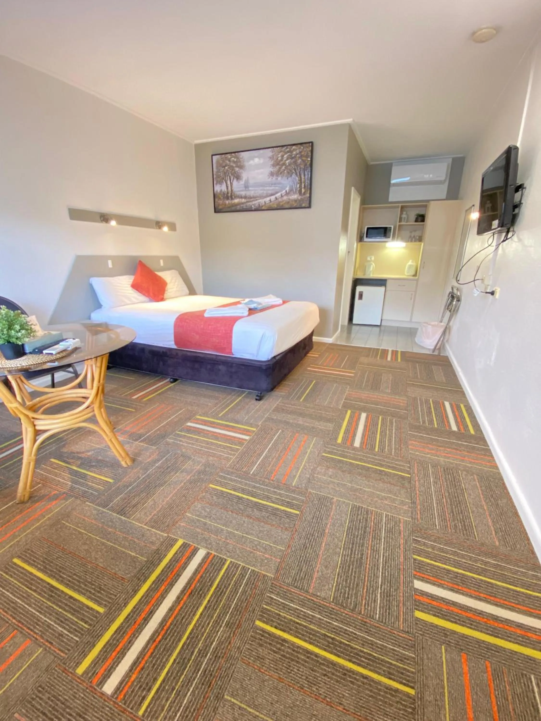 Bed in Cobb Inlander Motel