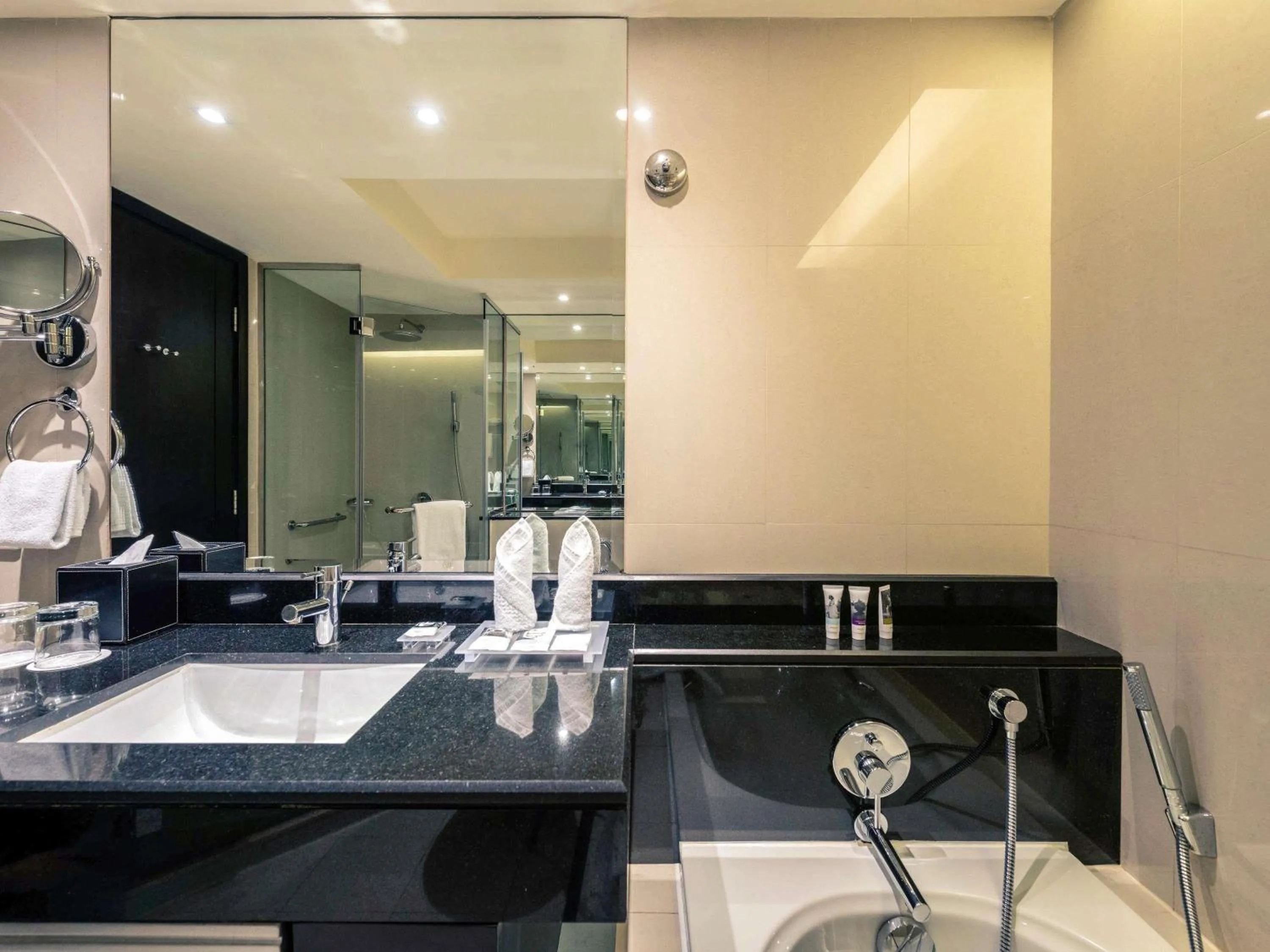 Bedroom in Mercure Gold Hotel Jumeirah Dubai by Accor