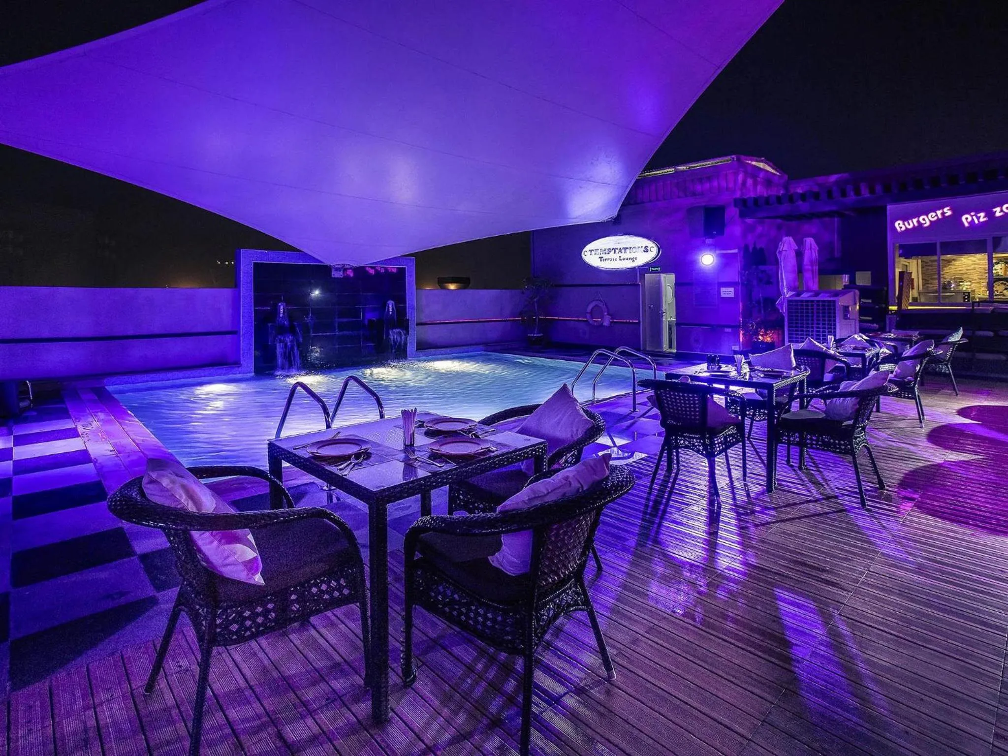 Restaurant/places to eat in Mercure Gold Hotel Jumeirah Dubai by Accor