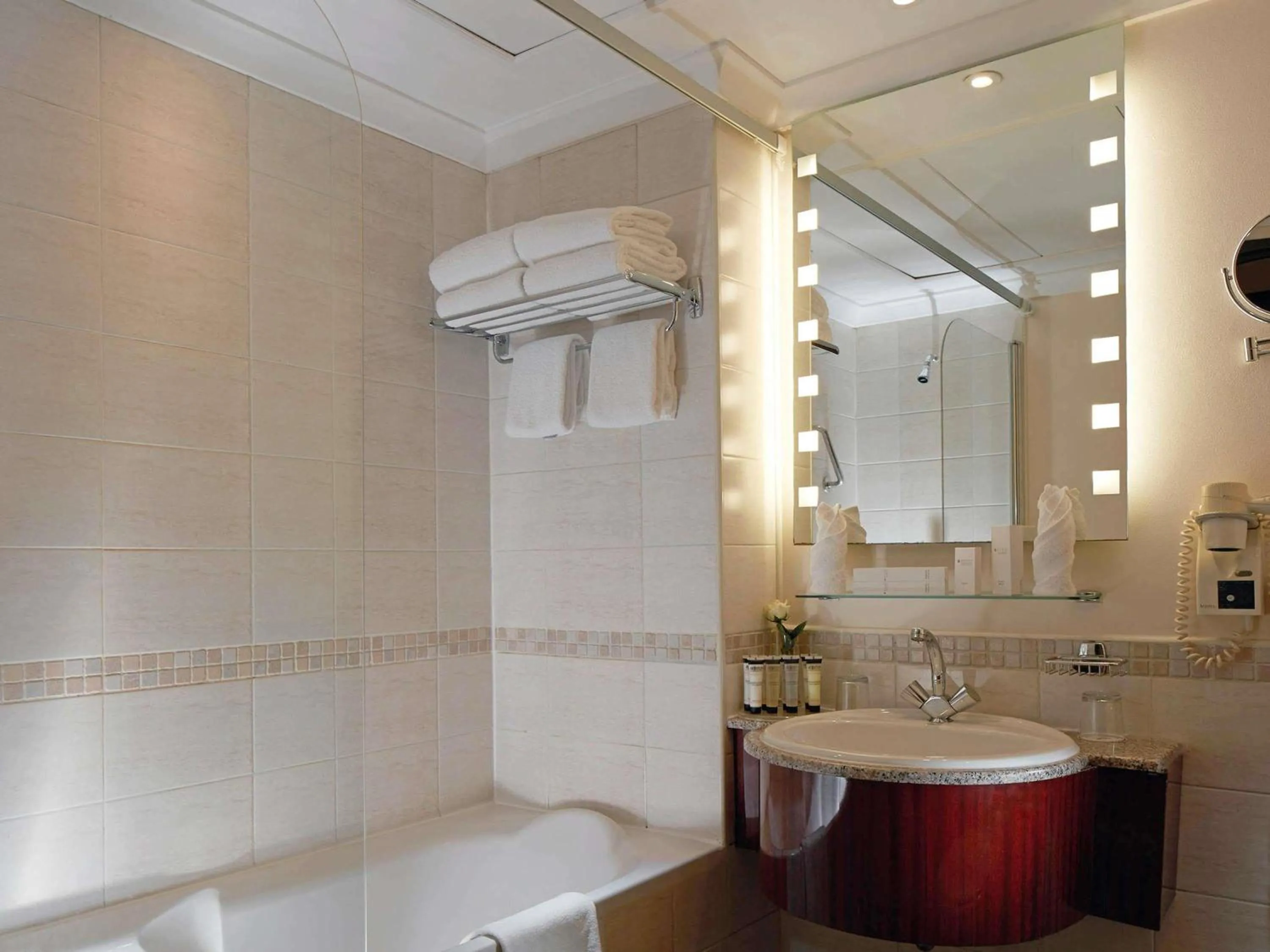 Bedroom in Zamzam Pullman Makkah