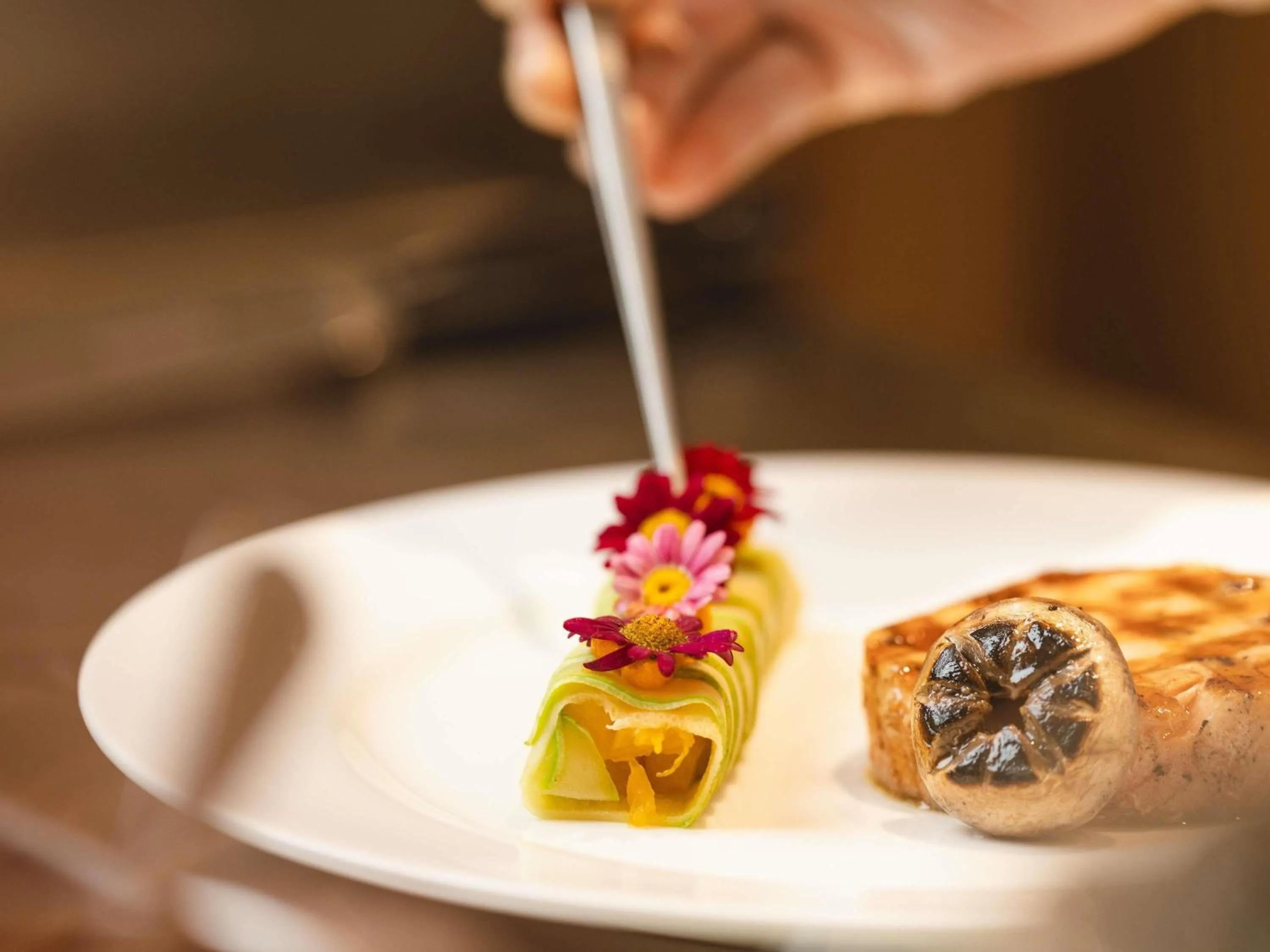 Restaurant/places to eat in Zamzam Pullman Makkah