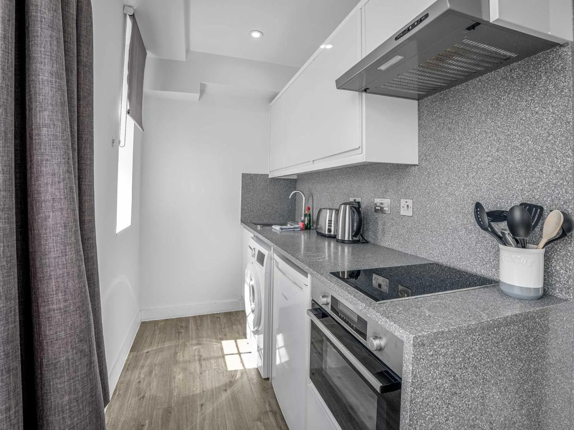 Coffee/tea facilities in Chelsea Cloisters Serviced Apartments