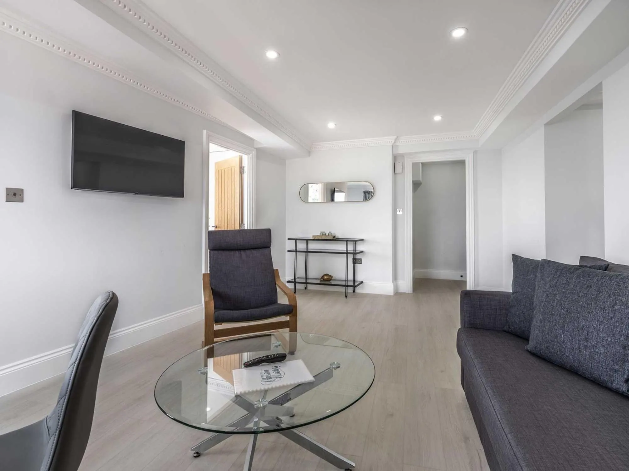 TV and multimedia in Chelsea Cloisters Serviced Apartments
