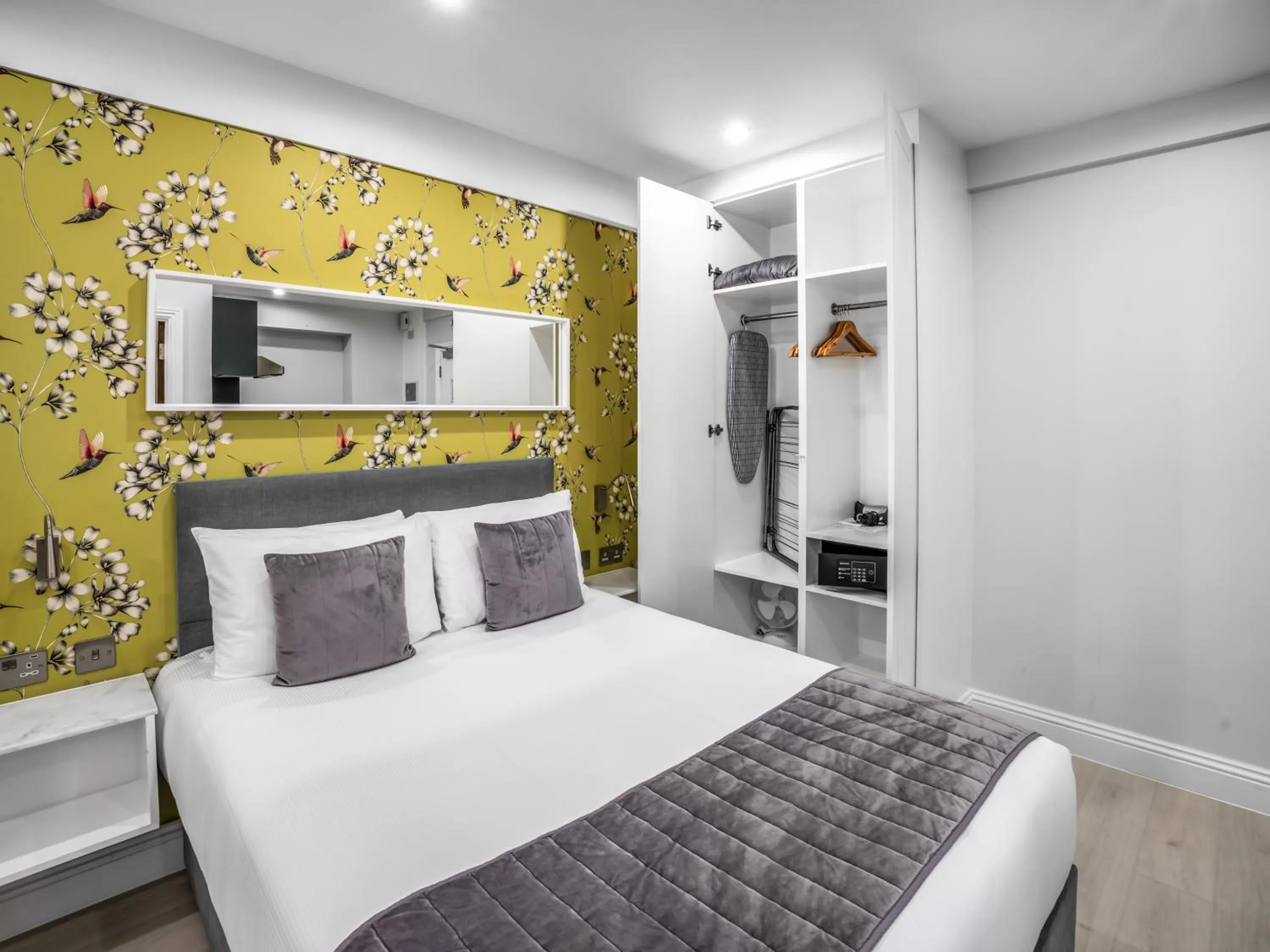 Bedroom, Bed in Chelsea Cloisters Serviced Apartments