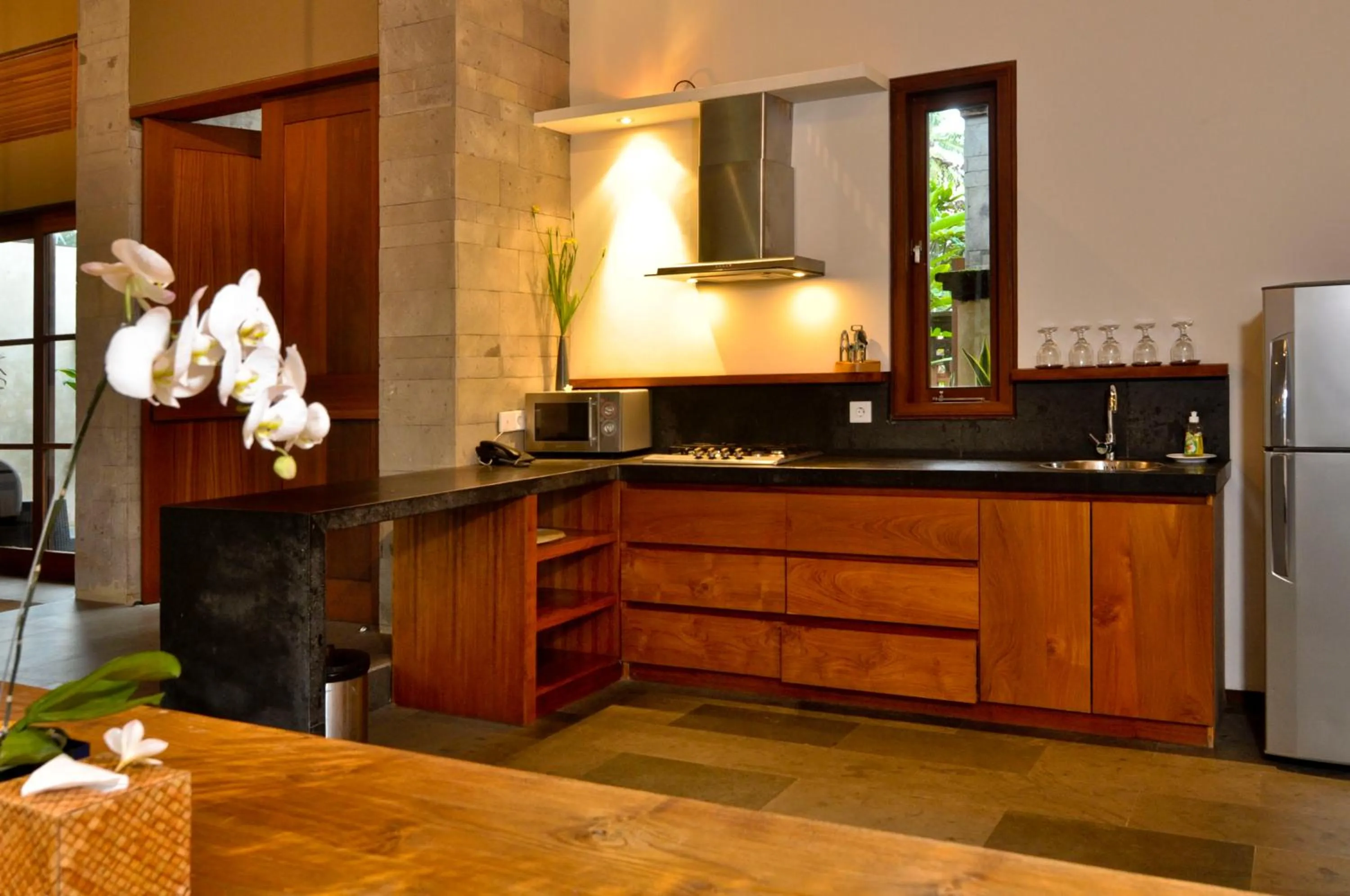 Kitchen or kitchenette in Luwak Ubud Villa & Jungle Suite