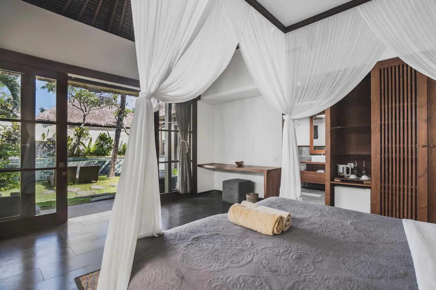 Bed in Luwak Ubud Villa & Jungle Suite