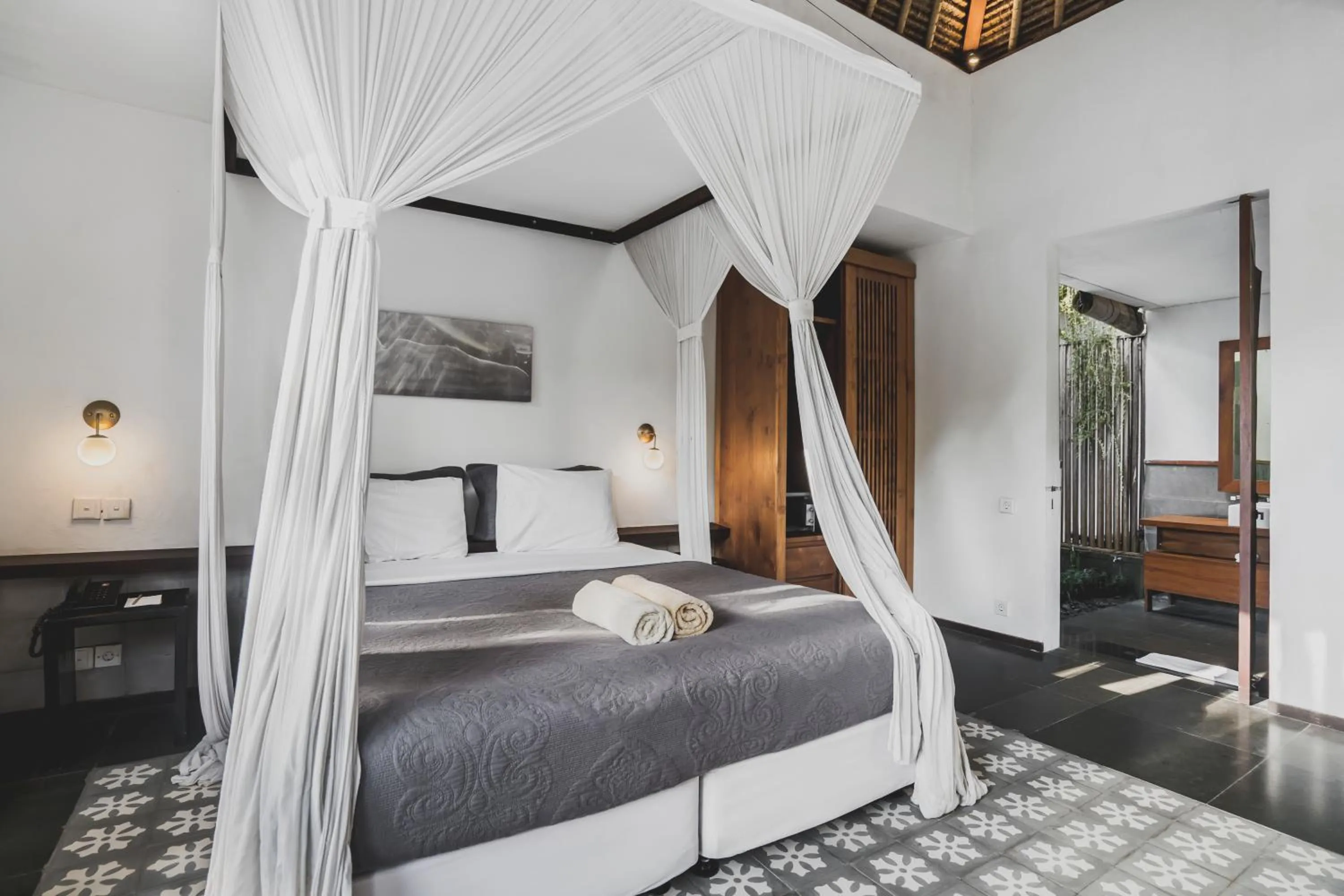 Bed in Luwak Ubud Villa & Jungle Suite